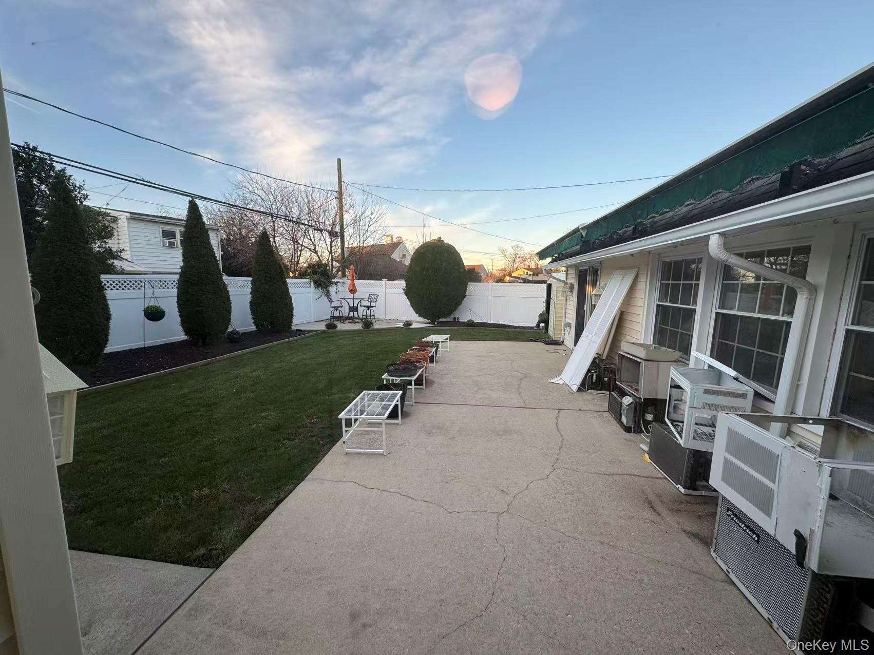 #16 photo, 6 Serpentine Lane, מחוז נסאו Levittown , NY 11756