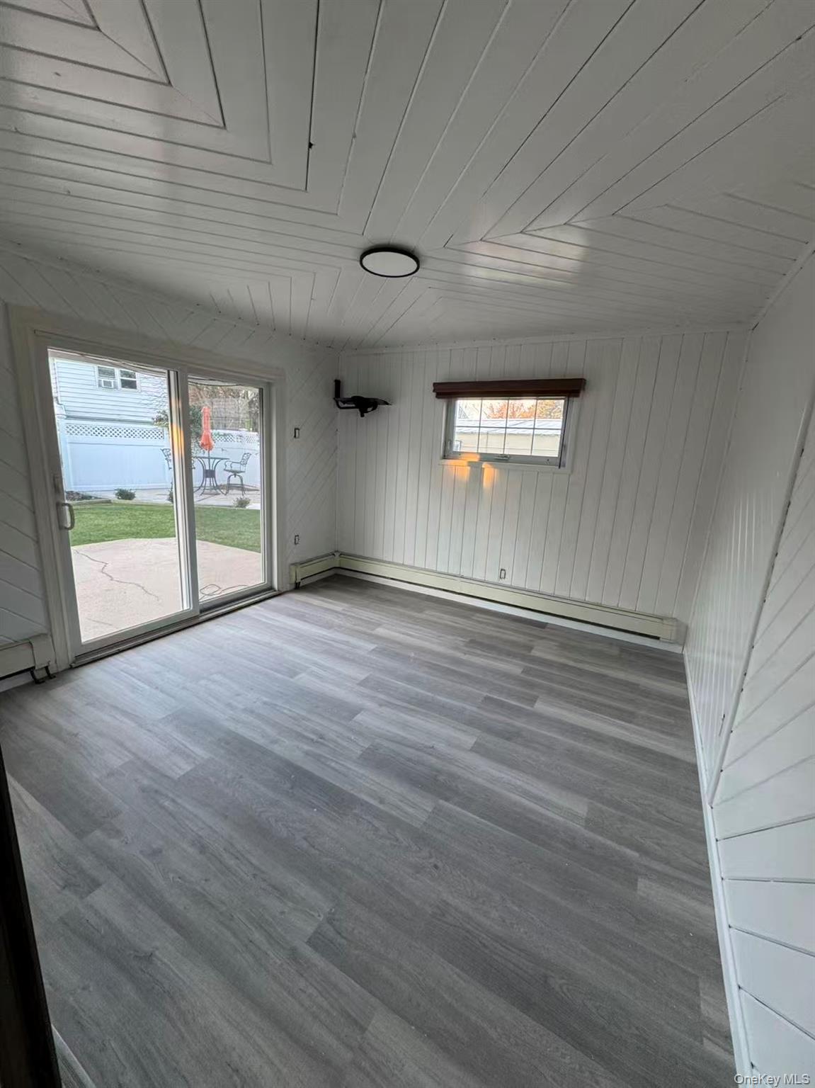 #3 photo, 6 Serpentine Lane, מחוז נסאו Levittown , NY 11756