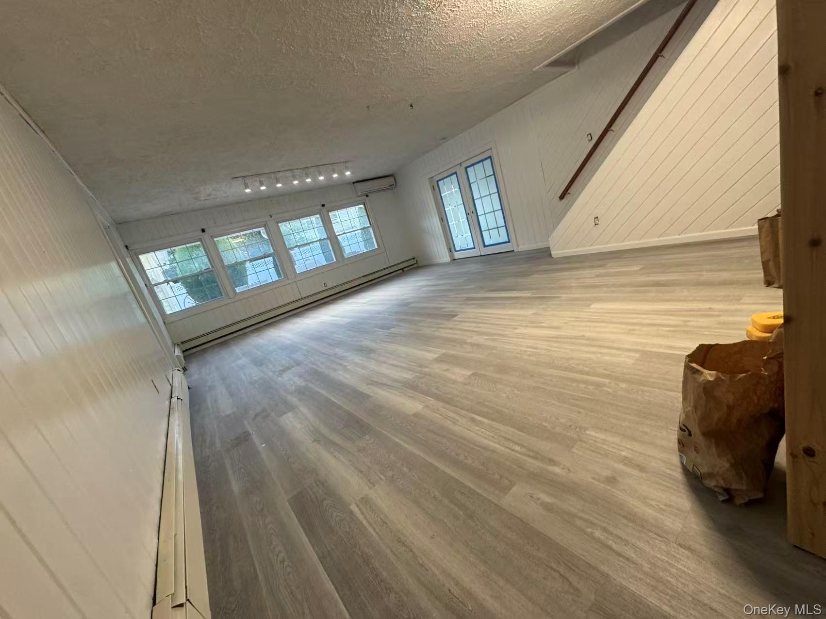 #4 photo, 6 Serpentine Lane, מחוז נסאו Levittown , NY 11756