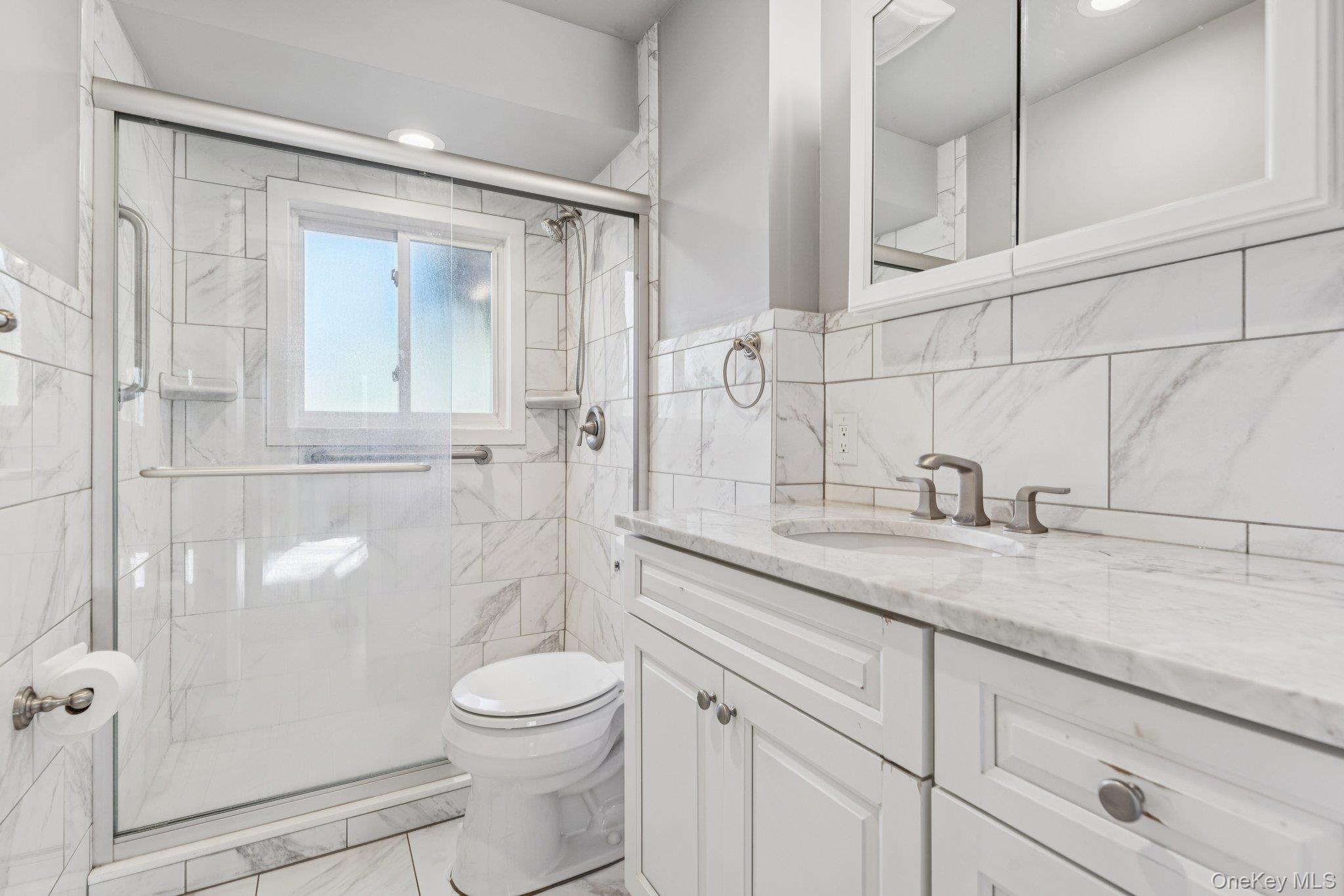 #14 photo, 6 Silver Avenue, מחוז סאפוק Huntington Station , NY 11746