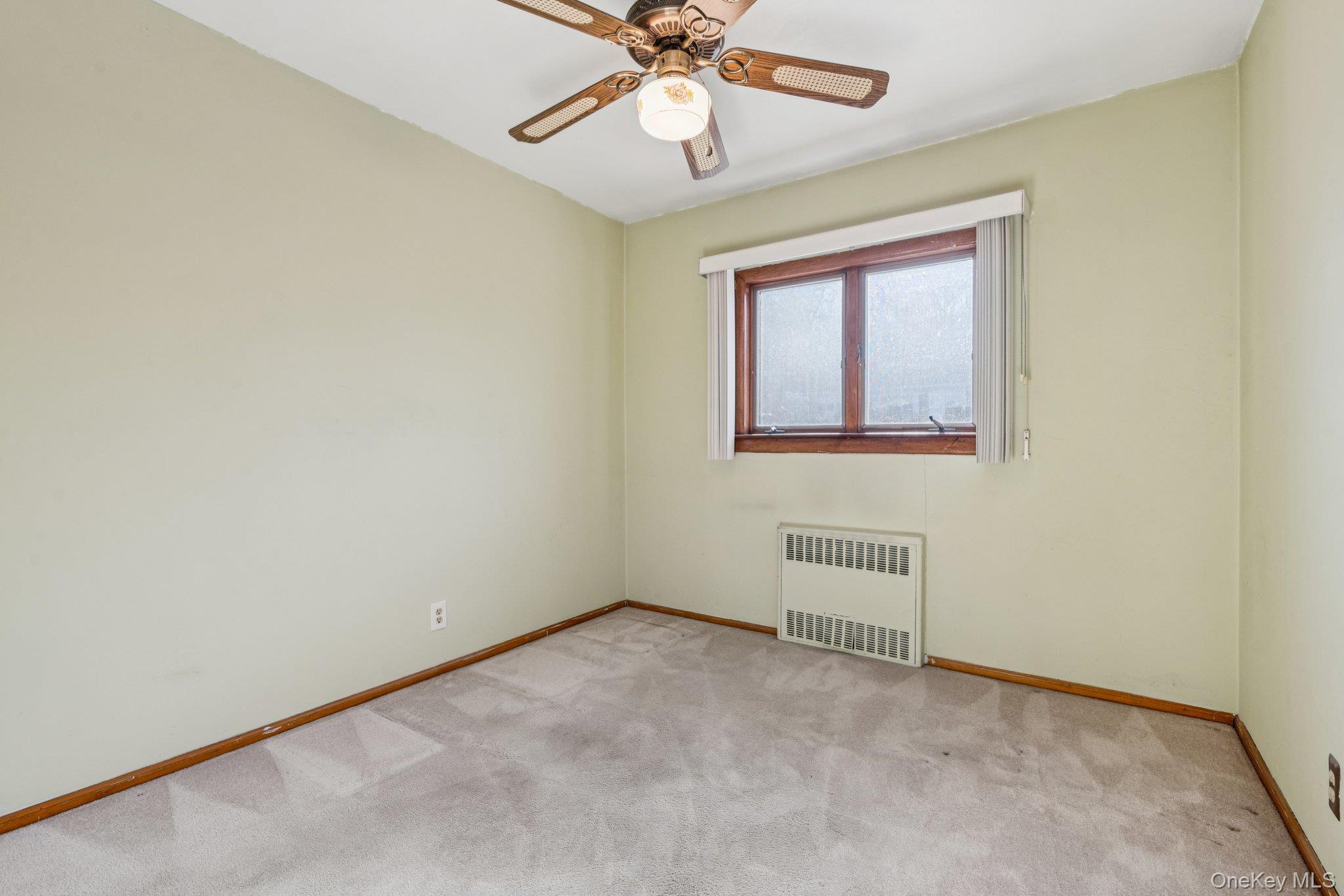 #15 photo, 6 Silver Avenue, מחוז סאפוק Huntington Station , NY 11746