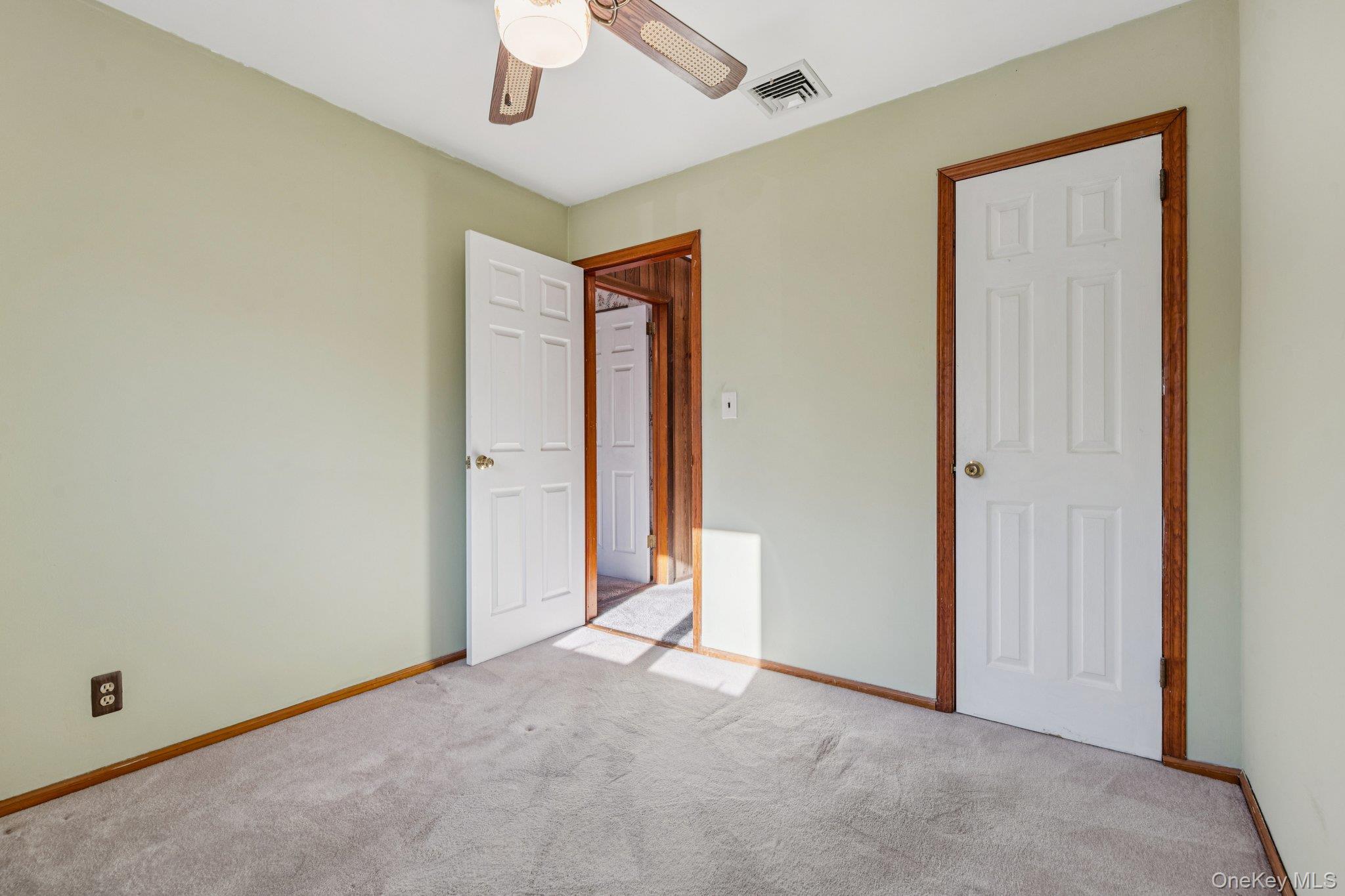 #16 photo, 6 Silver Avenue, מחוז סאפוק Huntington Station , NY 11746