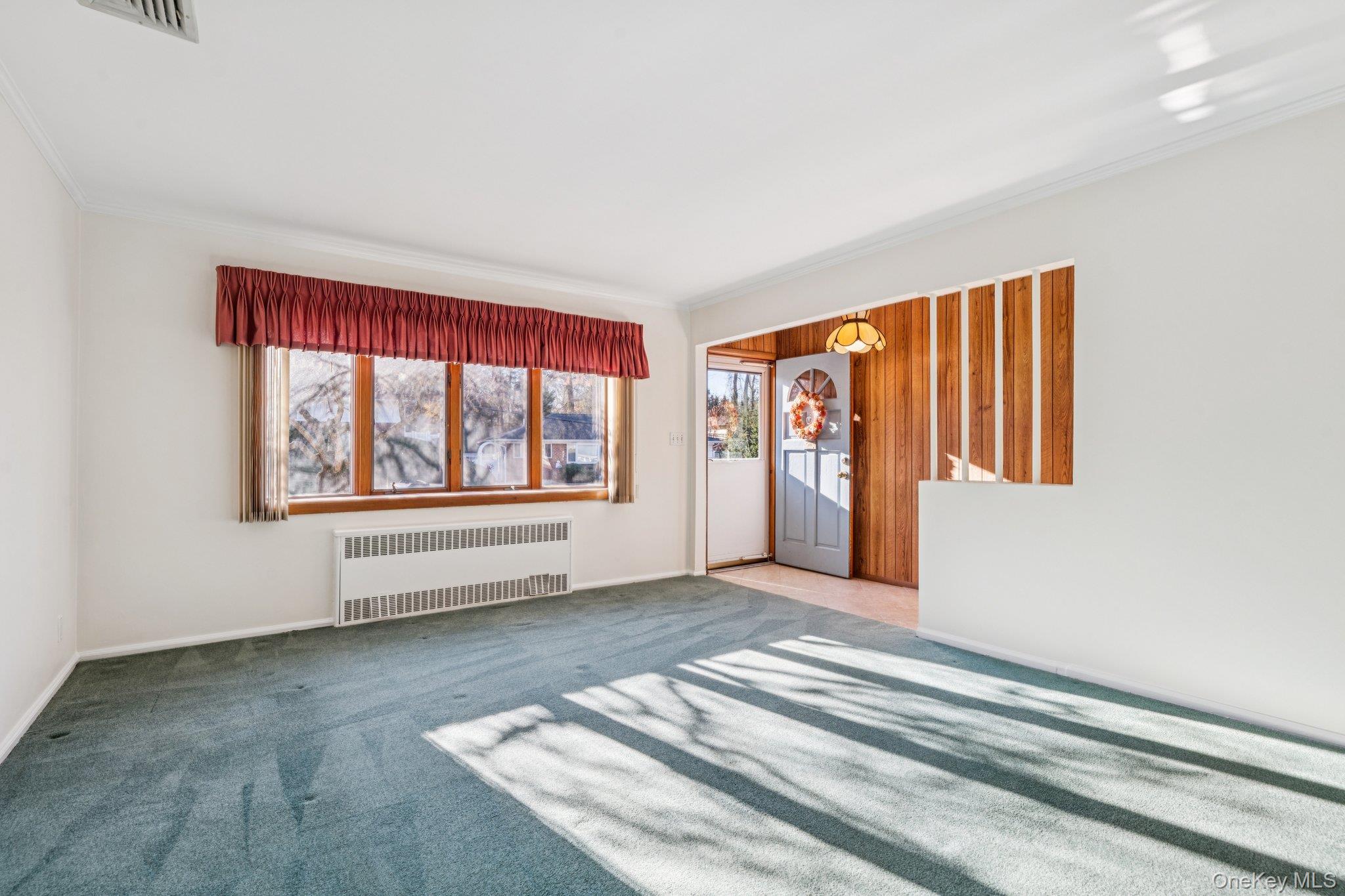 #4 photo, 6 Silver Avenue, מחוז סאפוק Huntington Station , NY 11746