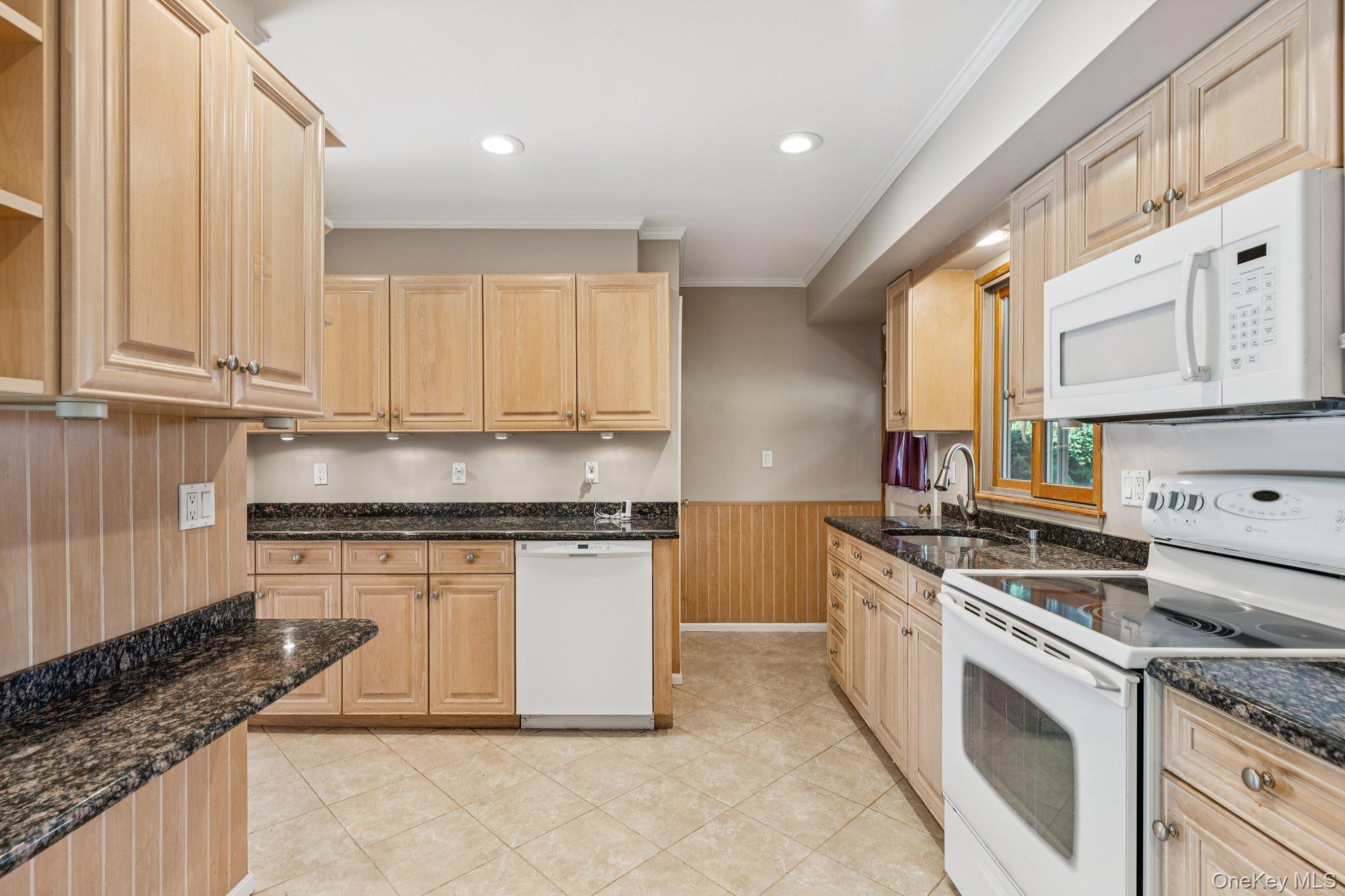 #6 photo, 6 Silver Avenue, מחוז סאפוק Huntington Station , NY 11746