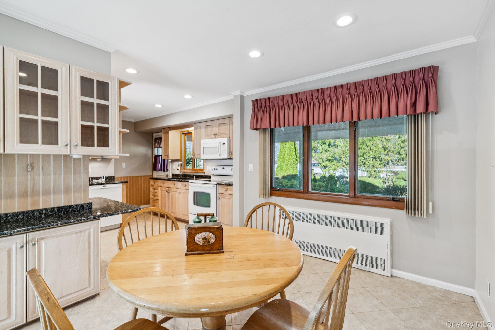 #7 photo, 6 Silver Avenue, מחוז סאפוק Huntington Station , NY 11746