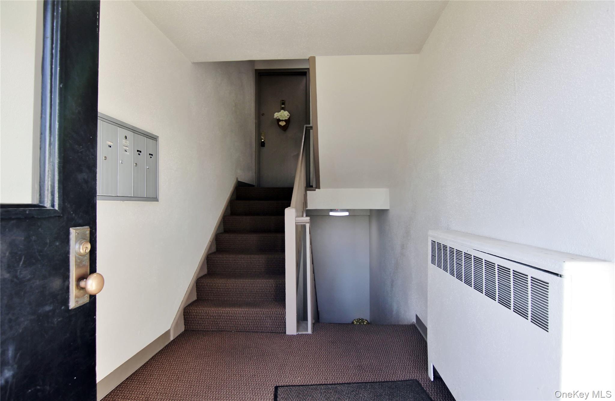 #4 photo, 39 Avon Circle, Rye Brook , NY 10573