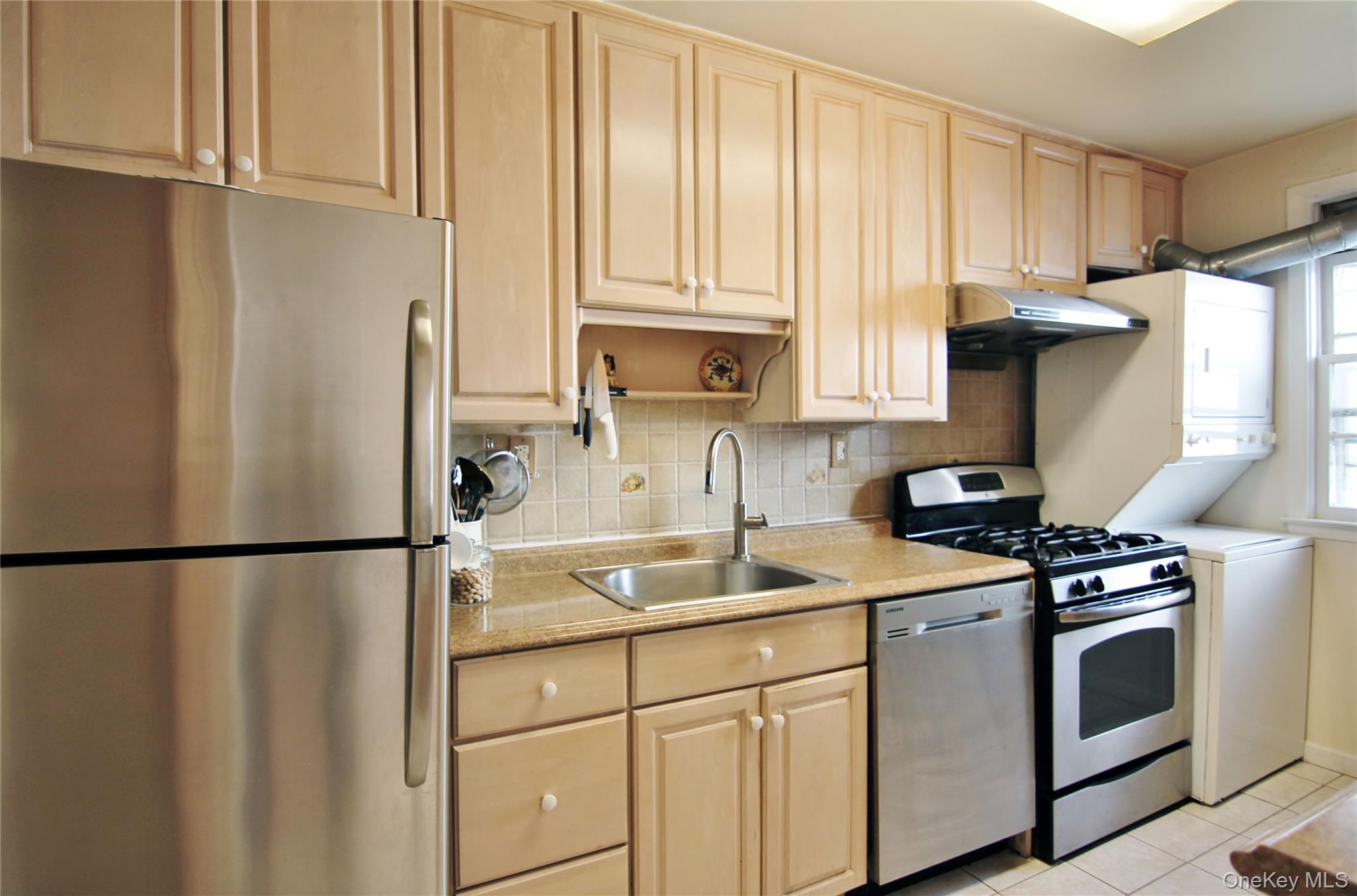 #8 photo, 39 Avon Circle, Rye Brook , NY 10573