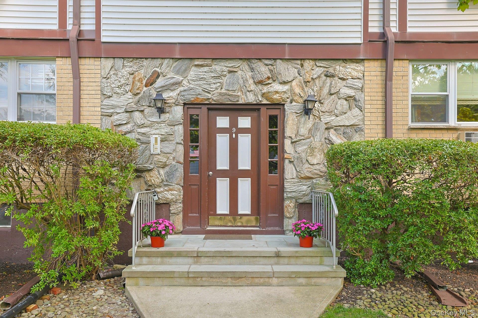 #1 photo, 9 Somerset Drive, Suffern , NY 10901