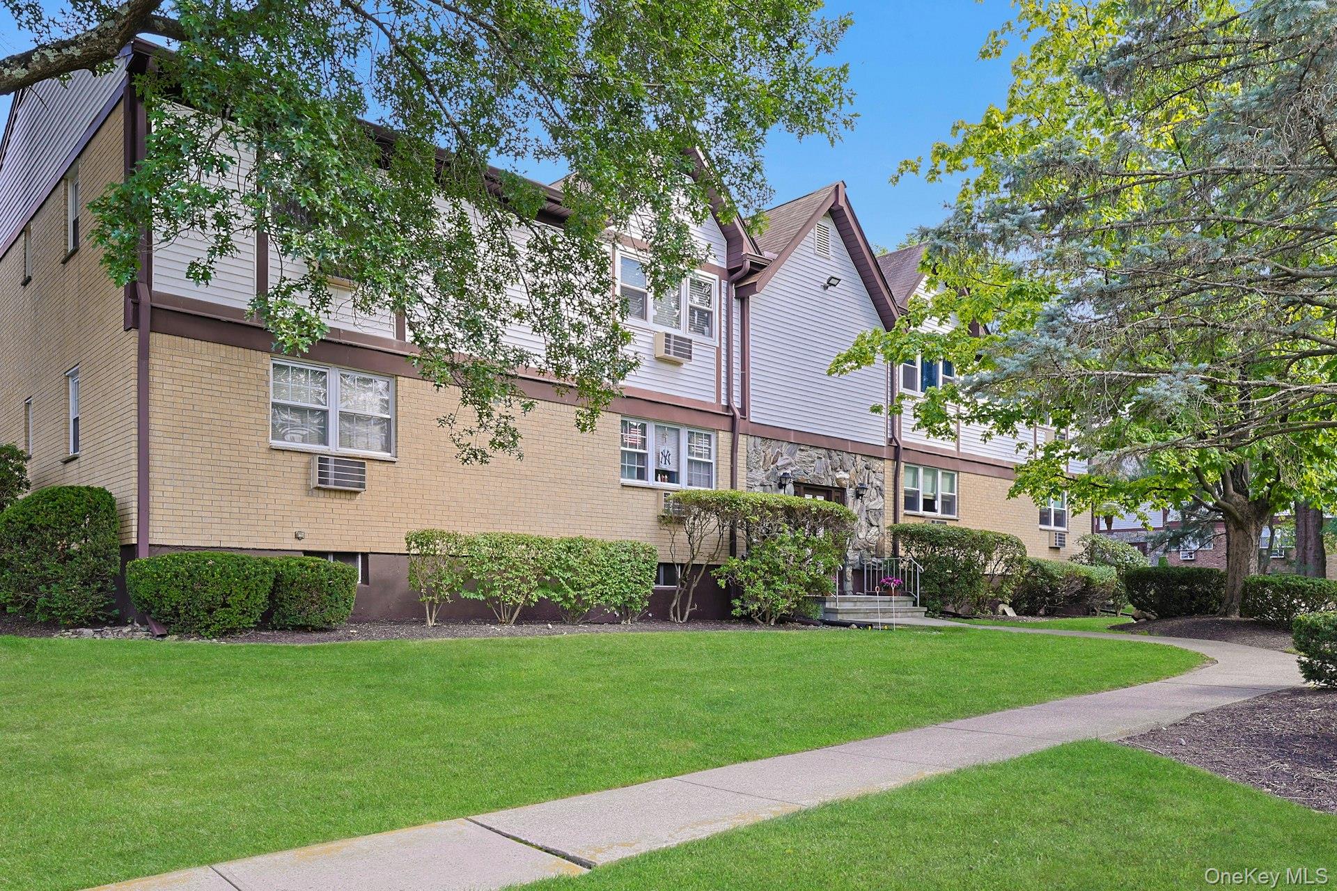 #2 photo, 9 Somerset Drive, Suffern , NY 10901