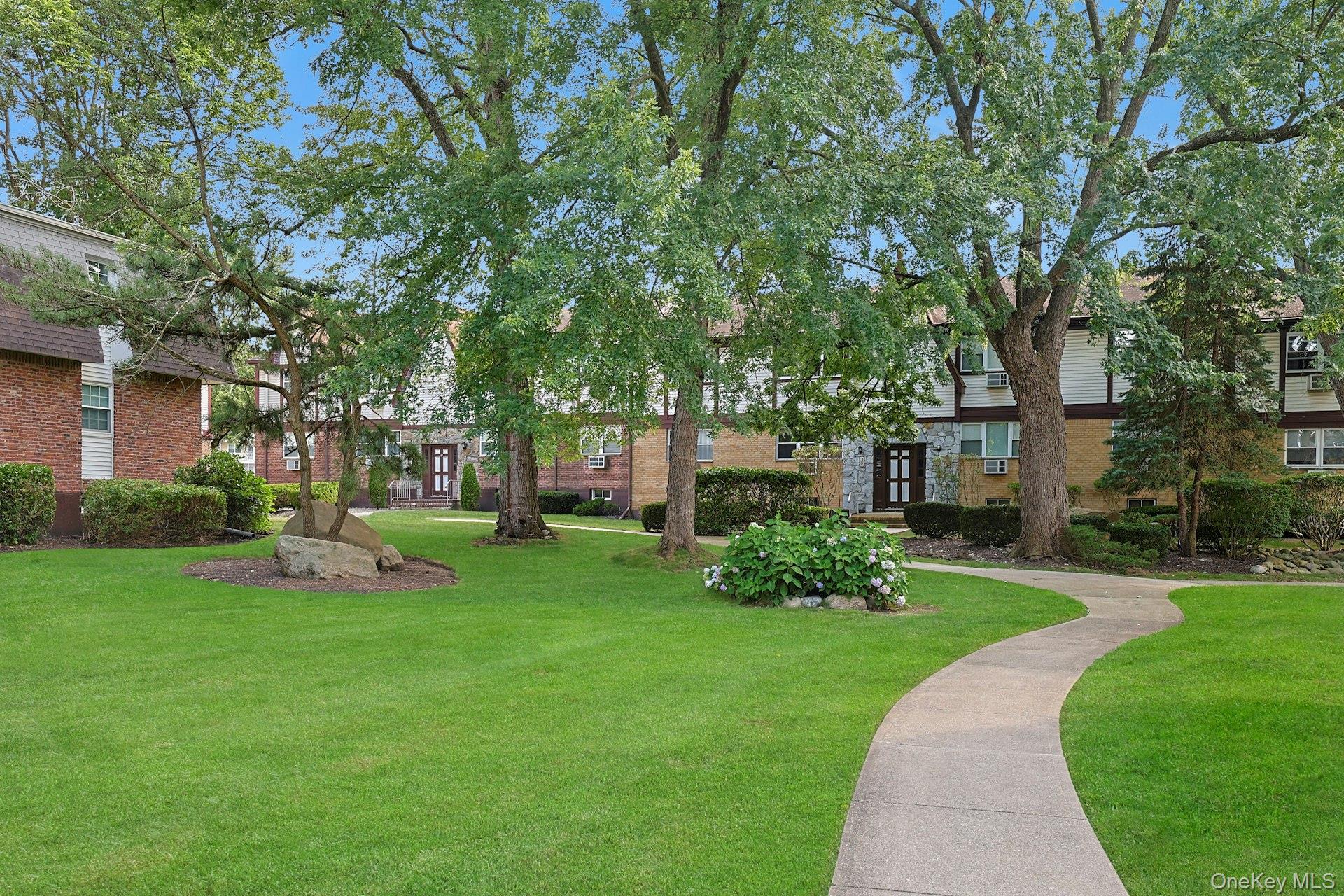 #3 photo, 9 Somerset Drive, Suffern , NY 10901