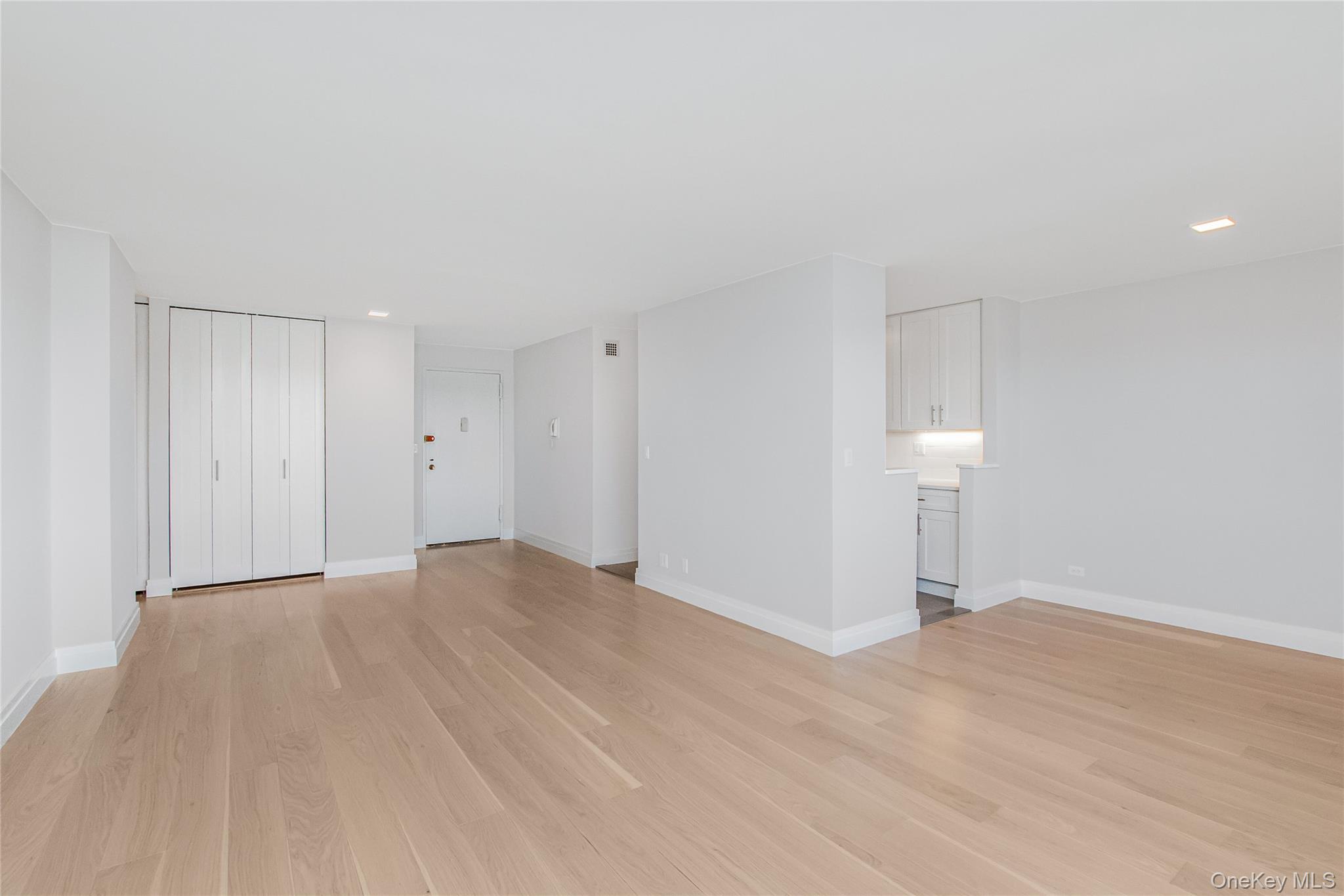 #2 photo, 3671 Hudson Manor Terrace, 브롱크스 Bronx , NY 10463