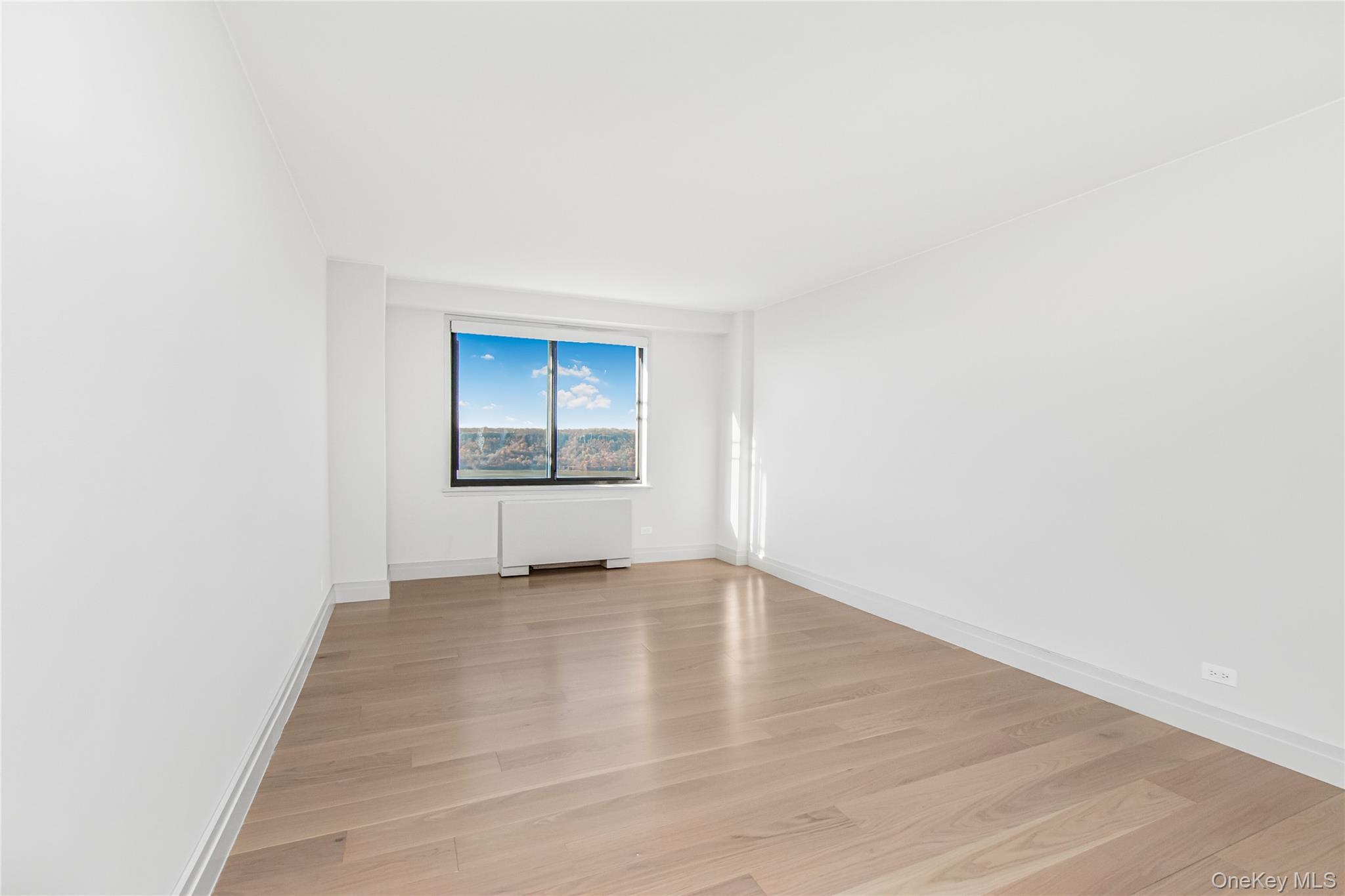 #4 photo, 3671 Hudson Manor Terrace, 브롱크스 Bronx , NY 10463