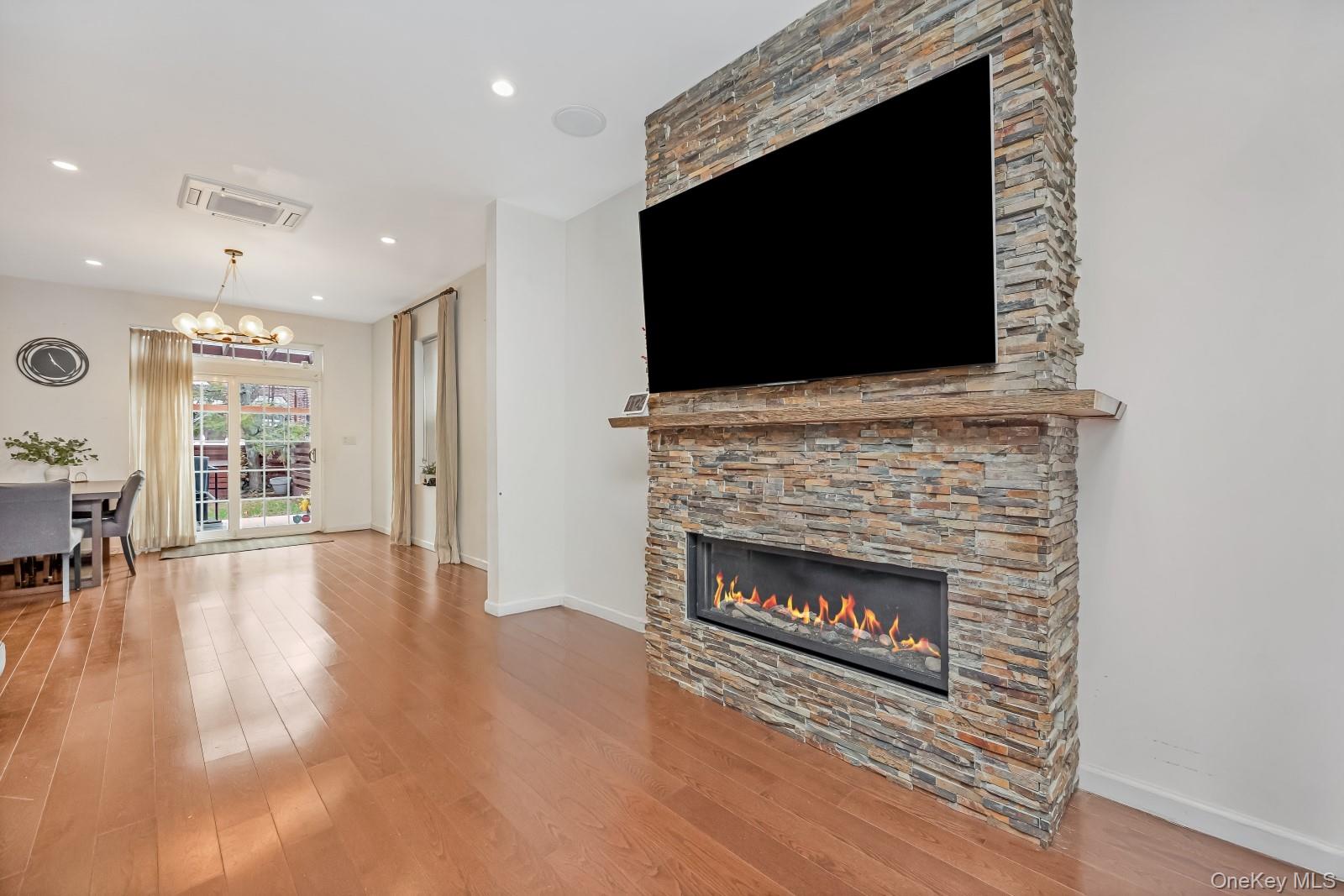 #10 photo, 64-68 83 Place, 뉴욕퀸즈 Middle Village , NY 11379