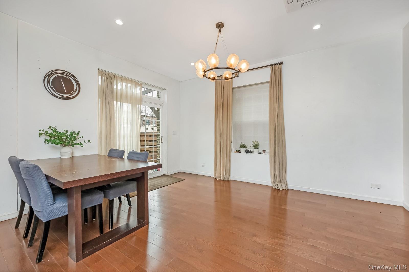 #11 photo, 64-68 83 Place, 뉴욕퀸즈 Middle Village , NY 11379