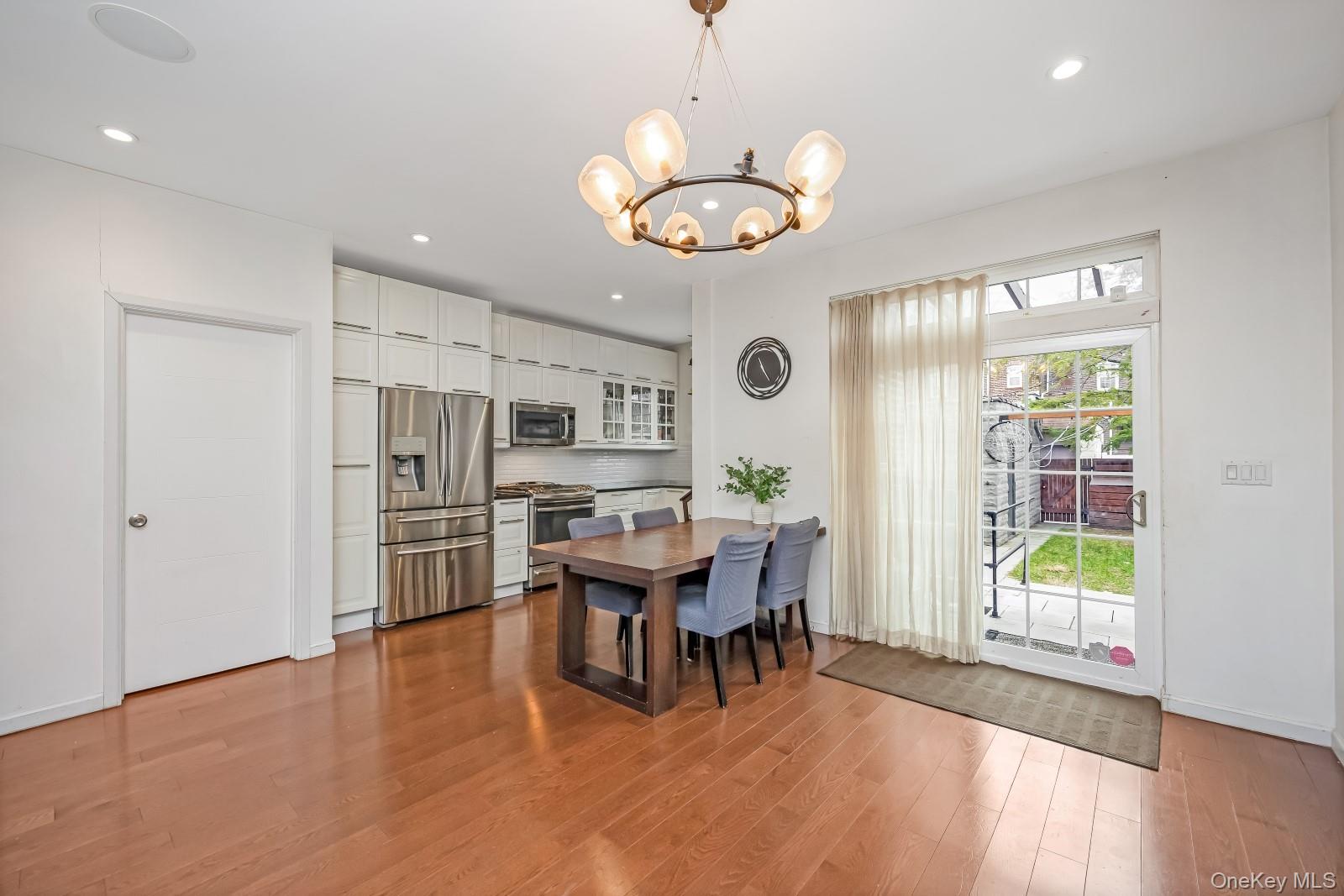 #12 photo, 64-68 83 Place, 뉴욕퀸즈 Middle Village , NY 11379