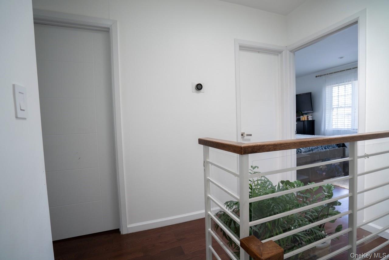 #15 photo, 64-68 83 Place, 뉴욕퀸즈 Middle Village , NY 11379