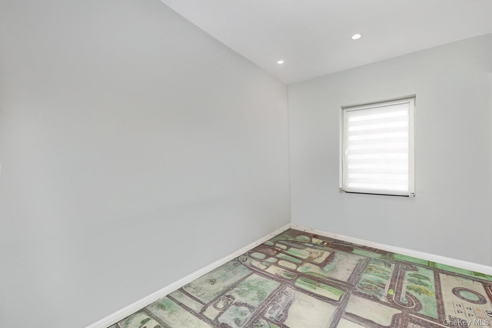 #17 photo, 64-68 83 Place, 뉴욕퀸즈 Middle Village , NY 11379