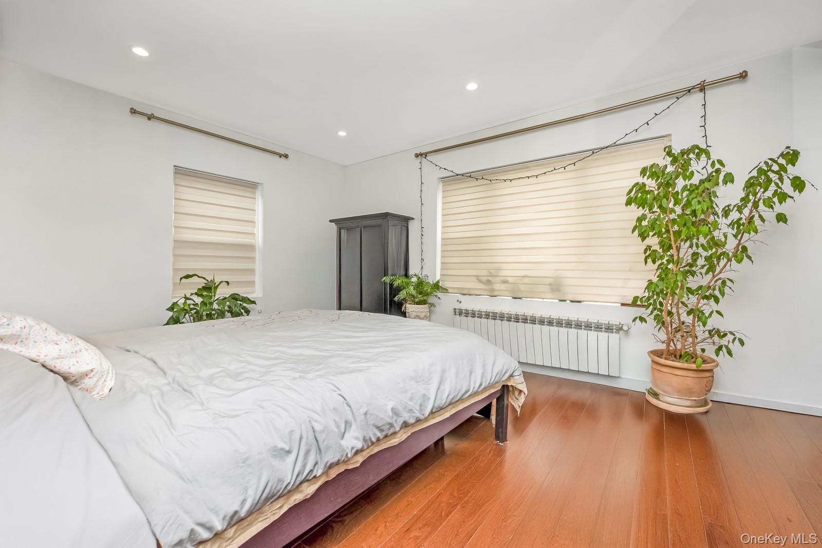 #19 photo, 64-68 83 Place, 뉴욕퀸즈 Middle Village , NY 11379