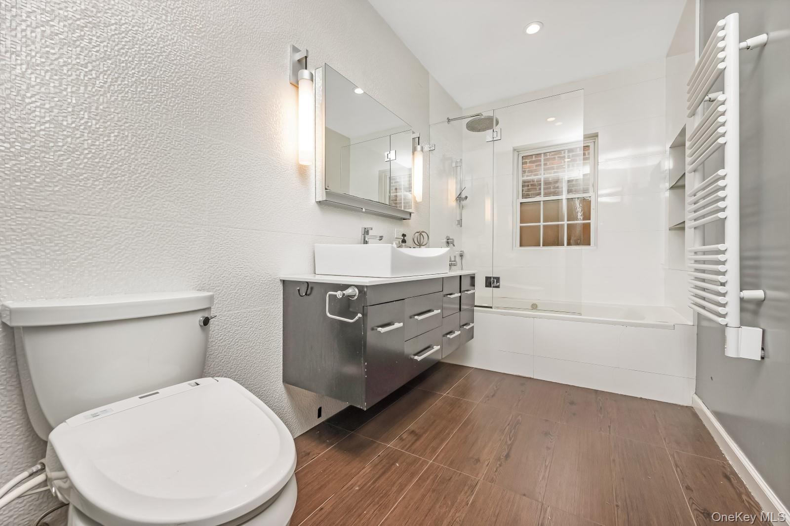 #20 photo, 64-68 83 Place, 뉴욕퀸즈 Middle Village , NY 11379