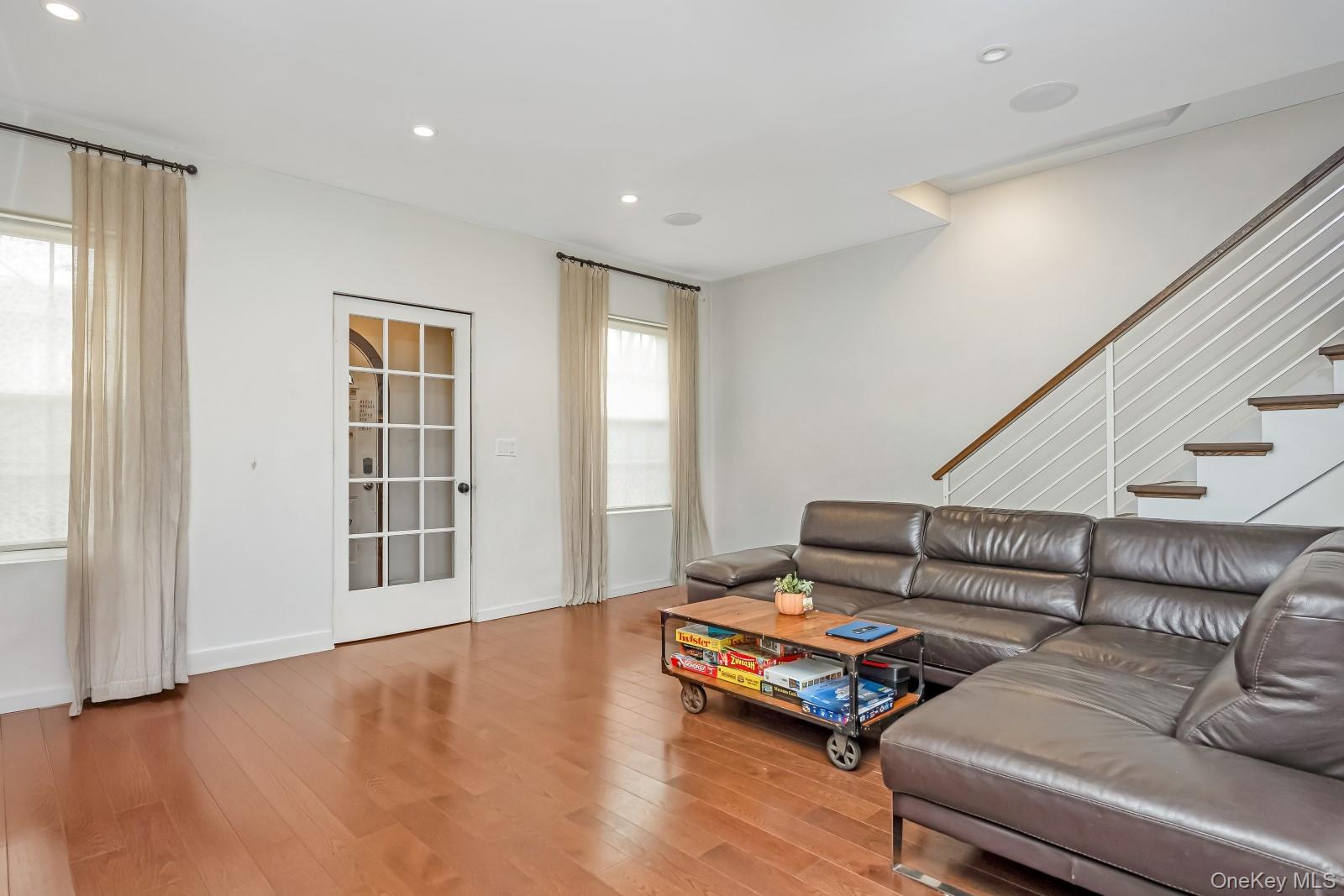 #7 photo, 64-68 83 Place, 뉴욕퀸즈 Middle Village , NY 11379