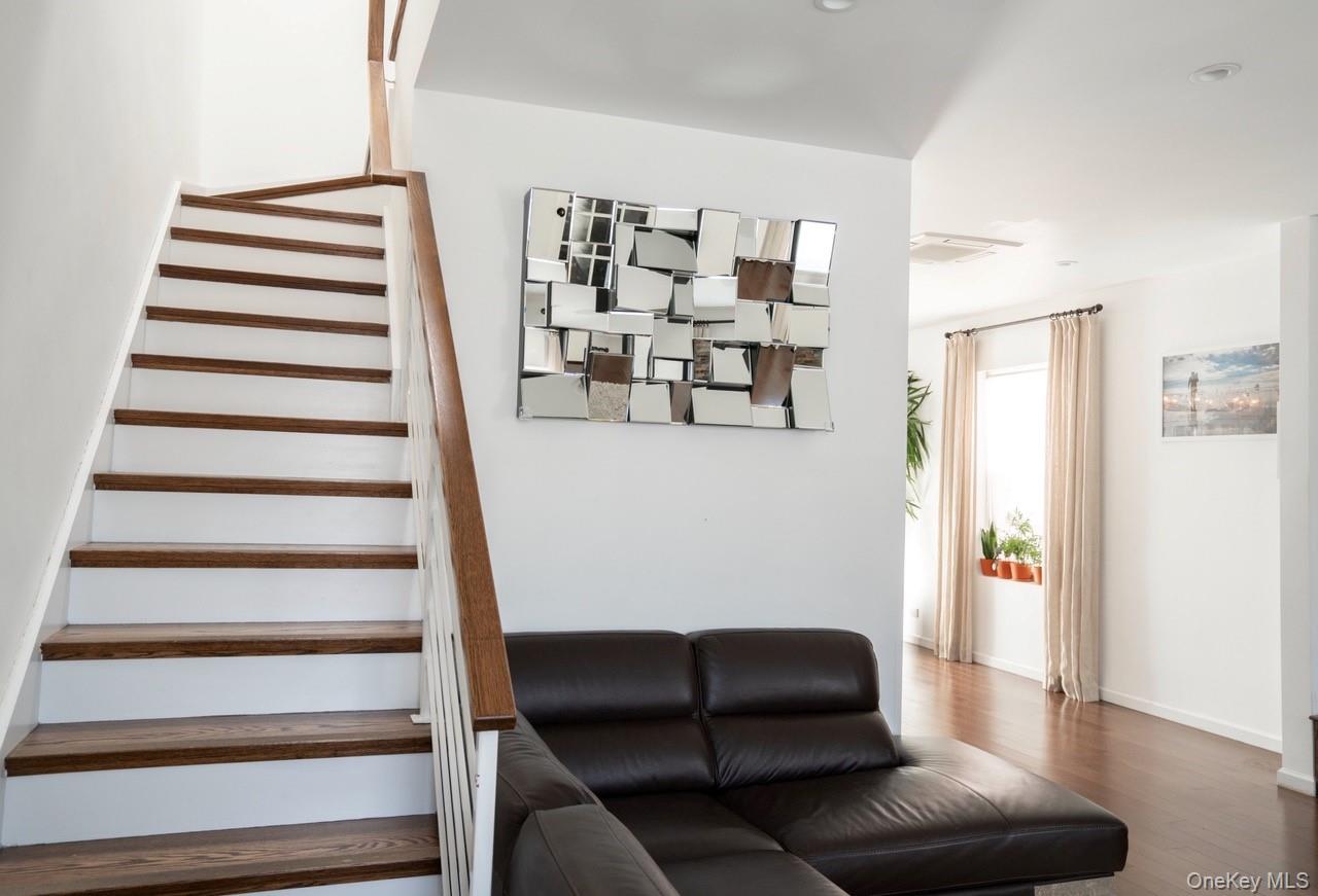 #8 photo, 64-68 83 Place, 뉴욕퀸즈 Middle Village , NY 11379