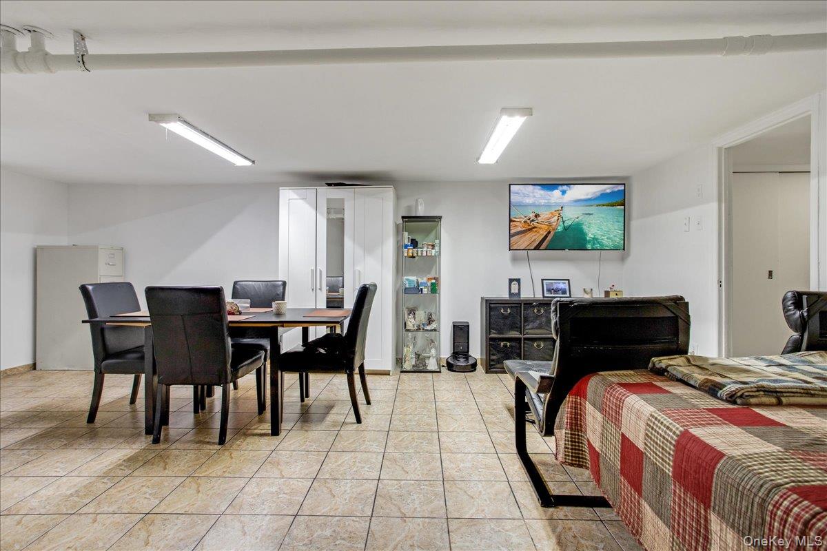 #12 photo, 6409 78th Street, 皇后区 中村 Middle Village , NY 11379