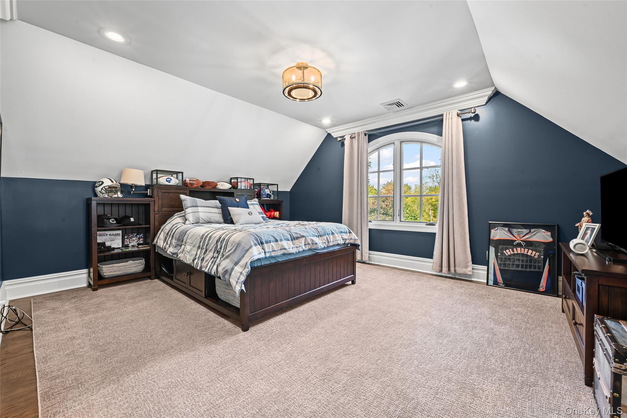 #12 photo, 15 High Ridge Lane, Matinecock , NY 11771