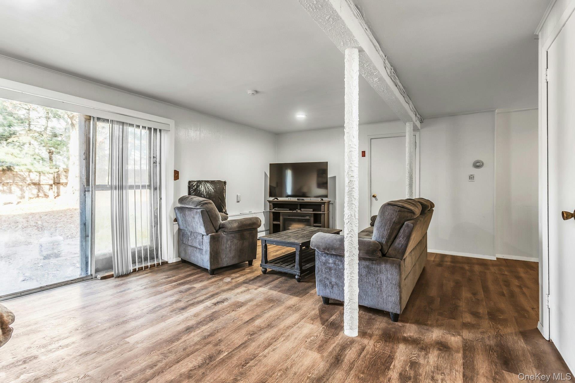 #12 photo, 25 Stillwell Street, מחוז סאפוק Huntington , NY 11743