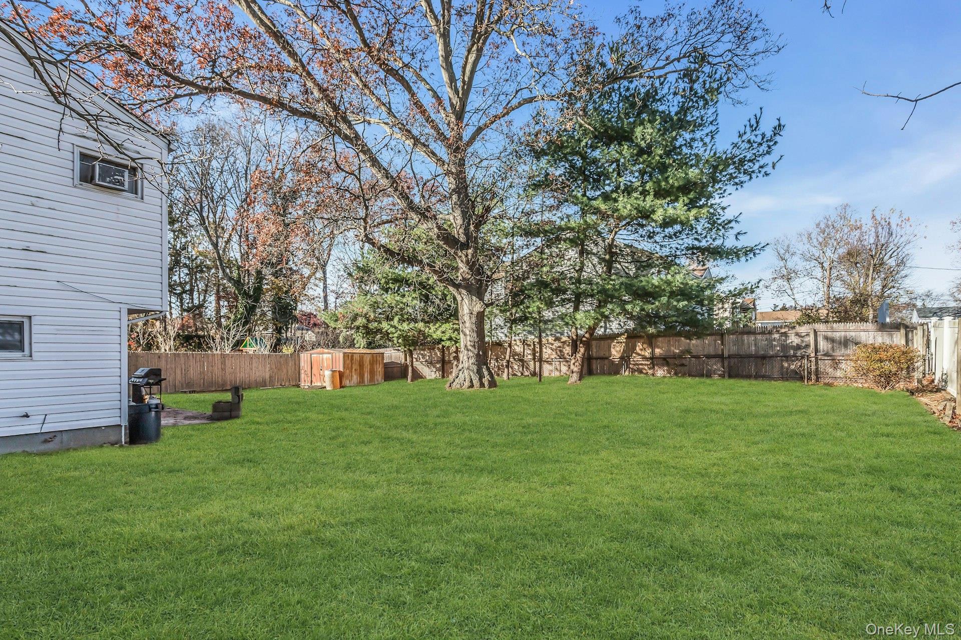 #17 photo, 25 Stillwell Street, מחוז סאפוק Huntington , NY 11743