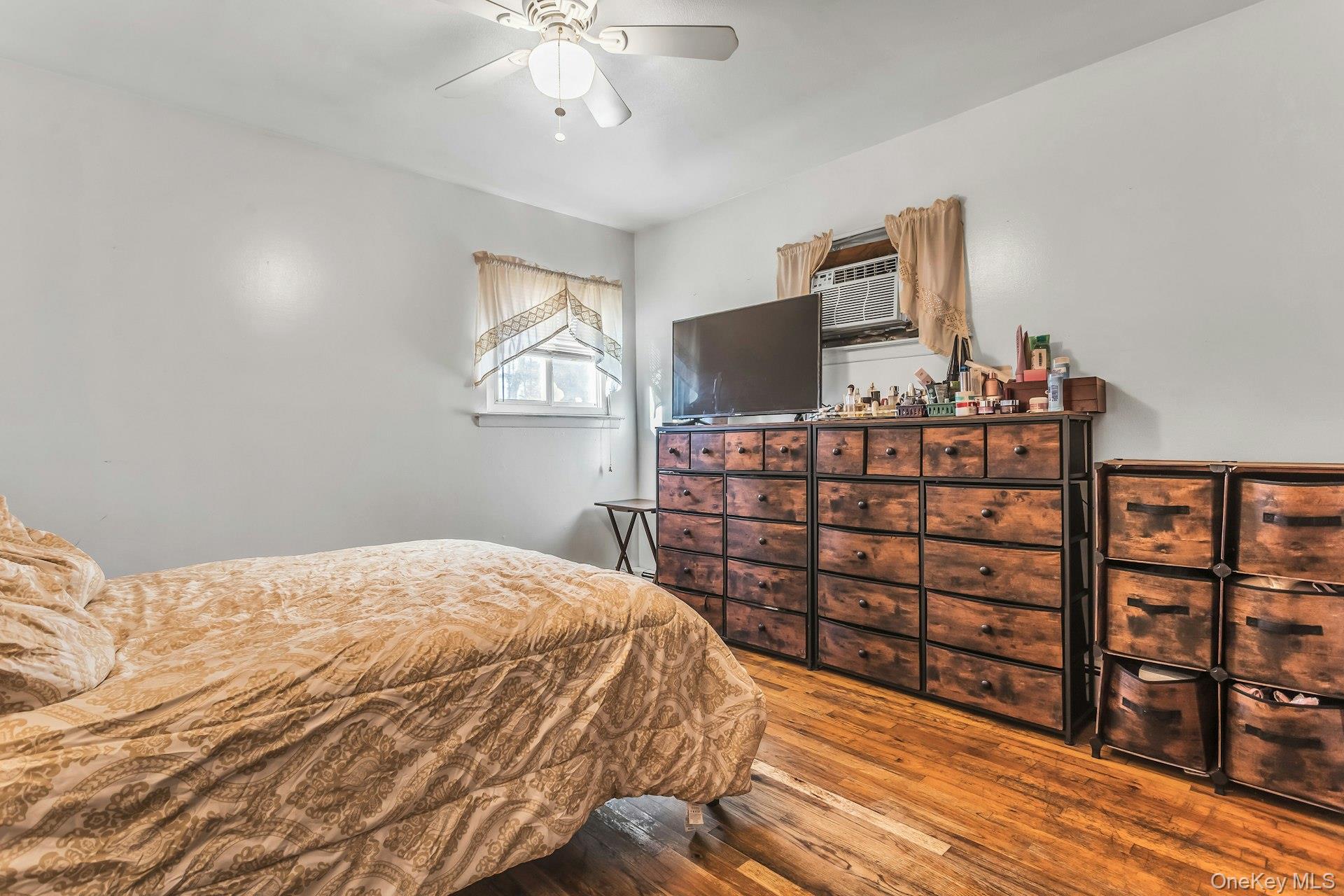 #8 photo, 25 Stillwell Street, מחוז סאפוק Huntington , NY 11743