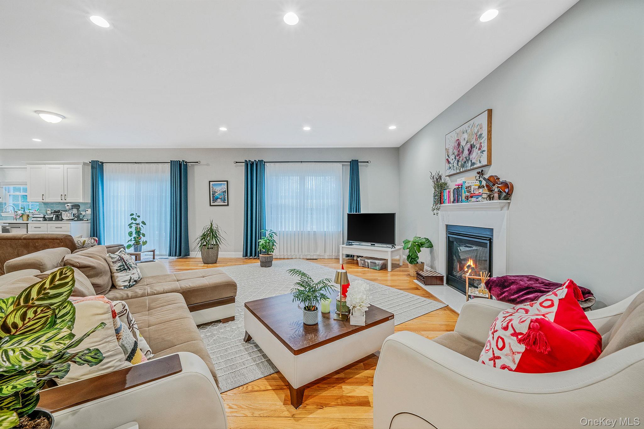 #11 photo, 152 Wood, מחוז סאפוק Centereach , NY 11720