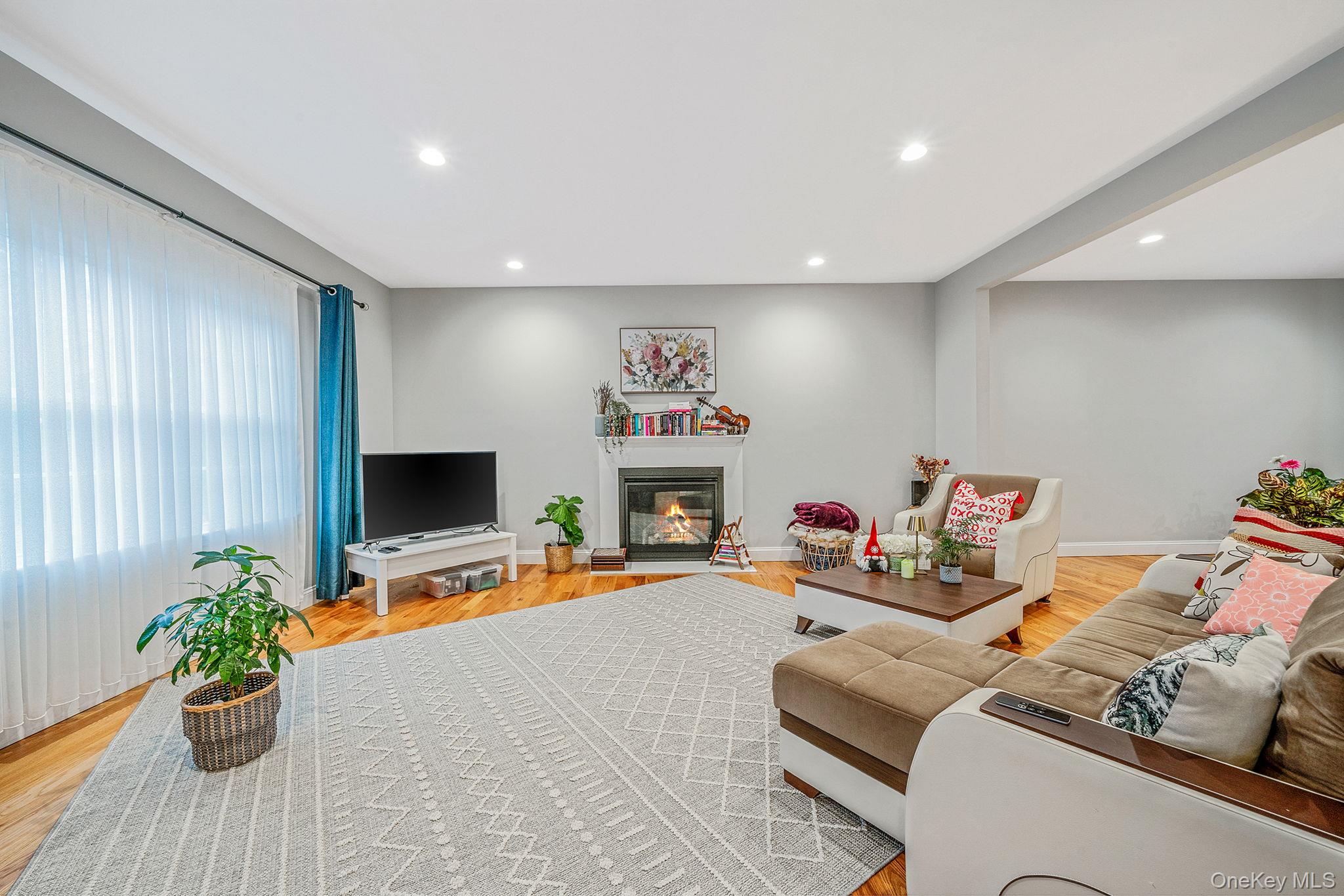 #12 photo, 152 Wood, מחוז סאפוק Centereach , NY 11720