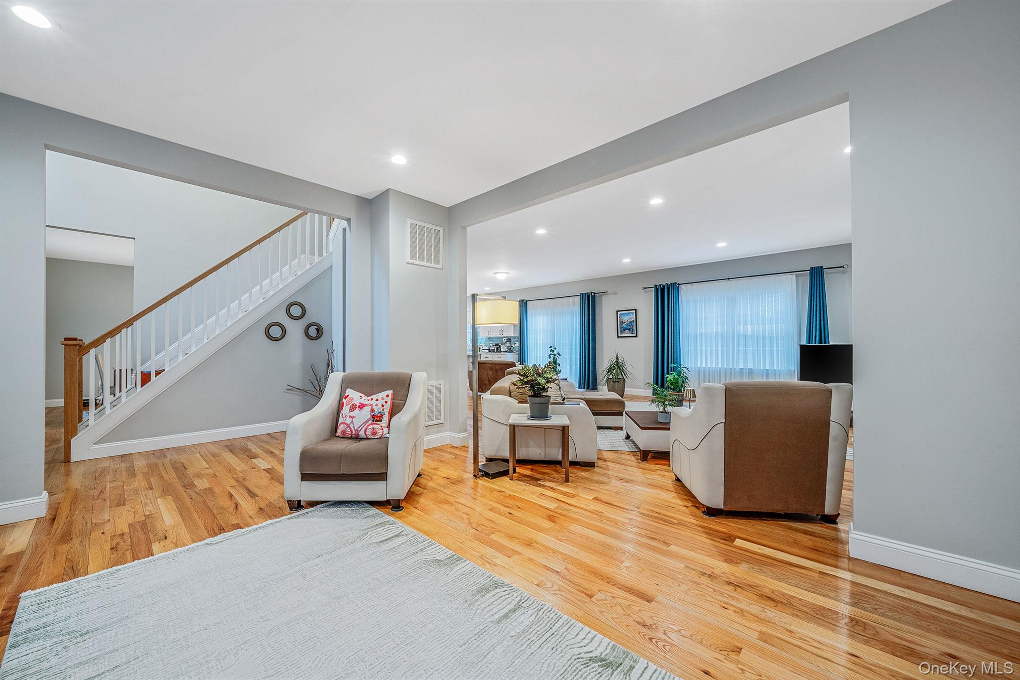 #7 photo, 152 Wood, מחוז סאפוק Centereach , NY 11720