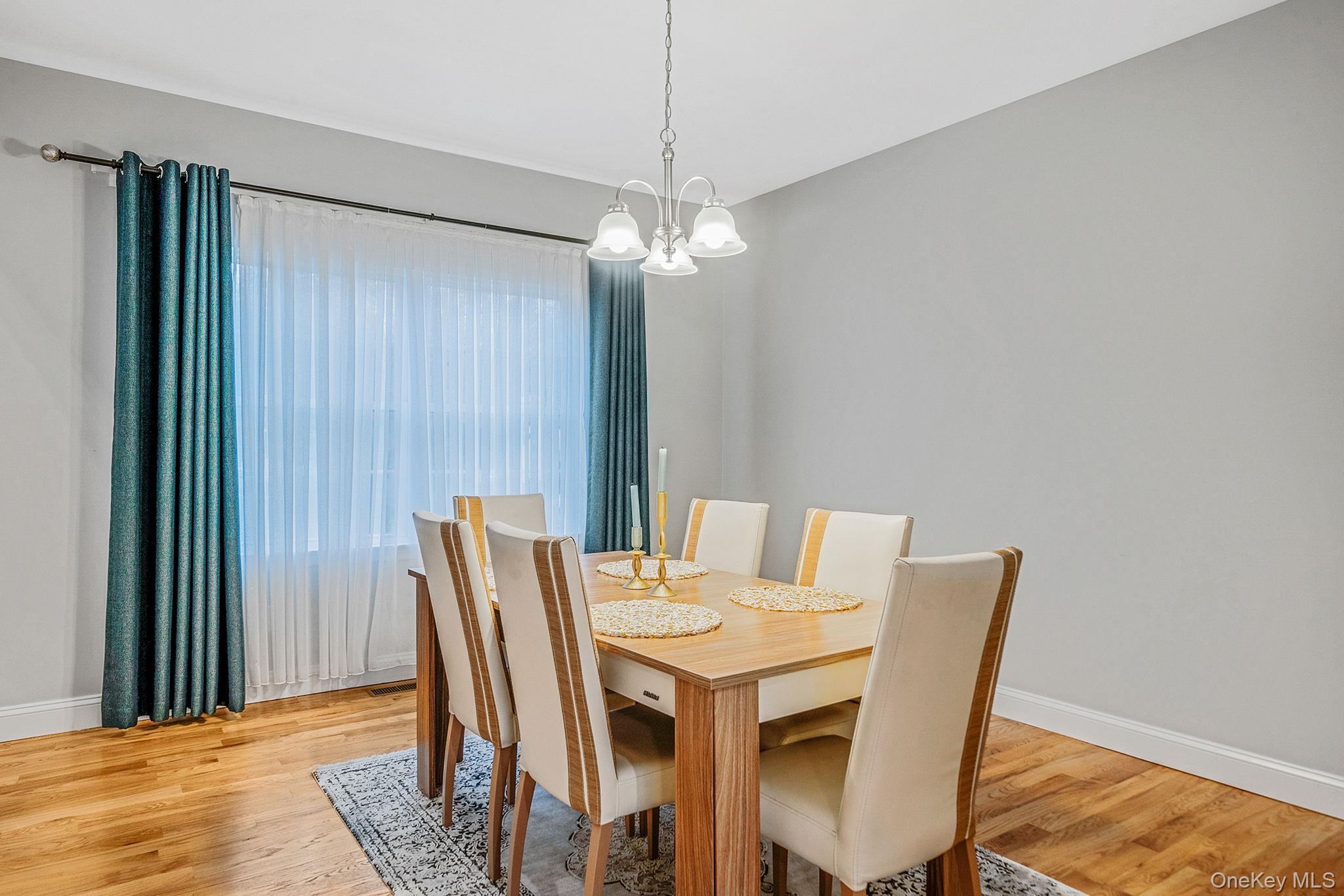 #8 photo, 152 Wood, מחוז סאפוק Centereach , NY 11720