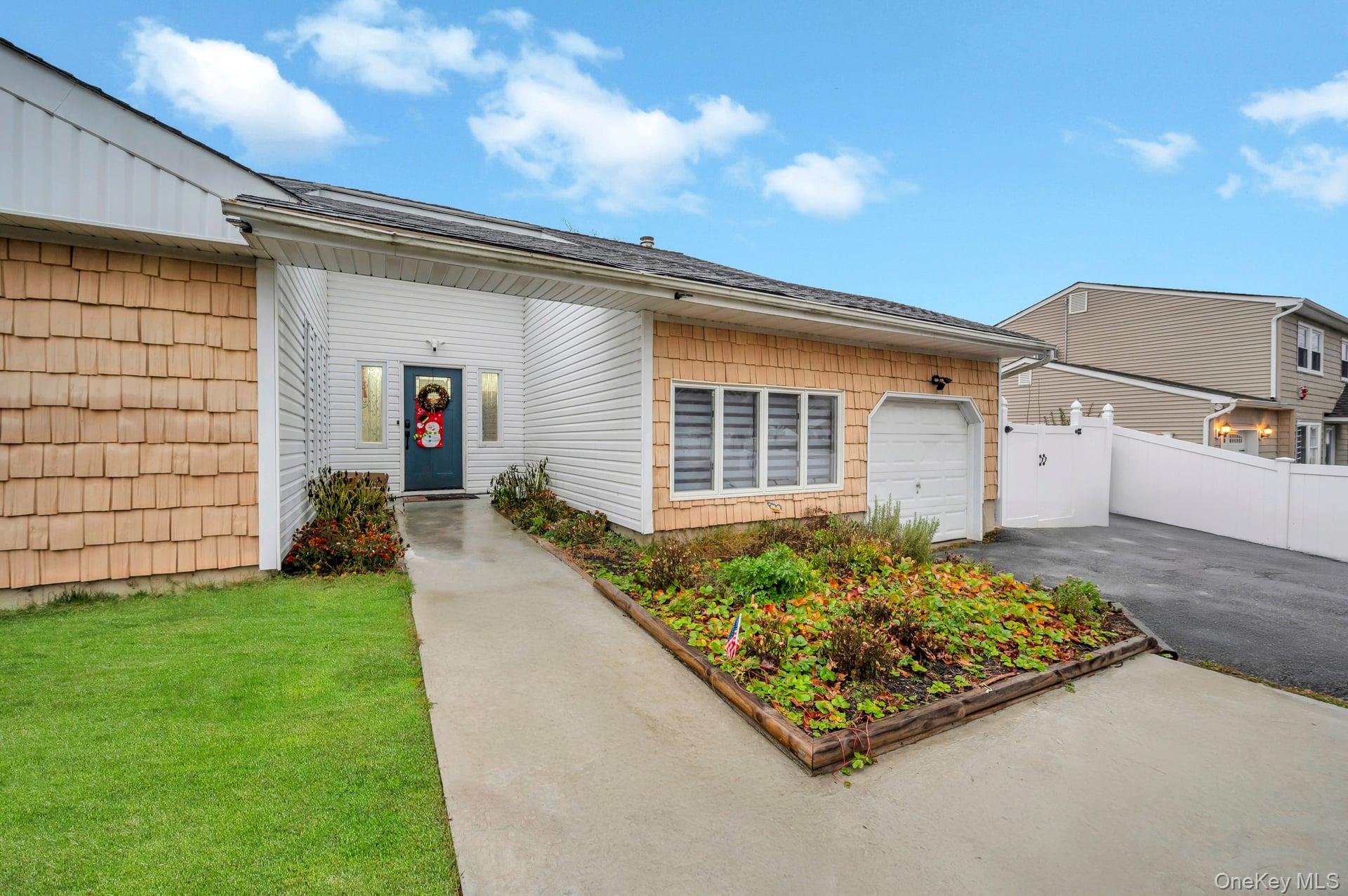 #2 photo, 15 Drake Avenue, Саффолк ‖ Bellport , NY 11713