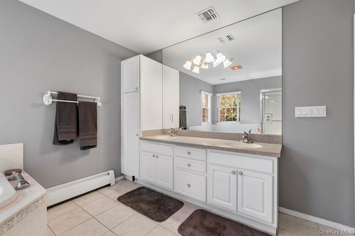 #19 photo, 11 Moran Court, Manorville , NY 11949