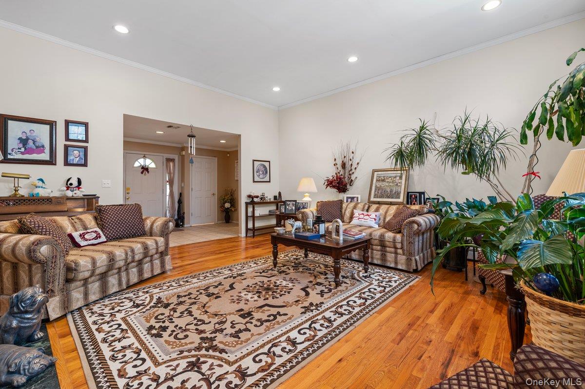 #6 photo, 11 Moran Court, Manorville , NY 11949