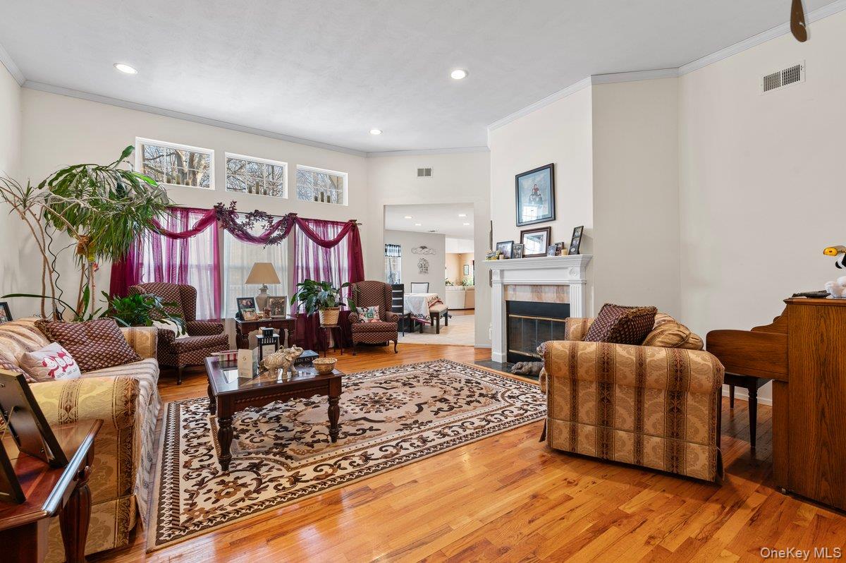 #7 photo, 11 Moran Court, Manorville , NY 11949