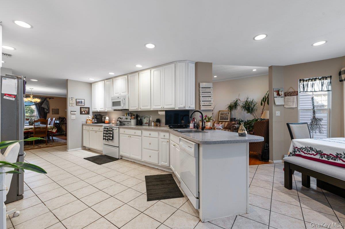 #9 photo, 11 Moran Court, Manorville , NY 11949