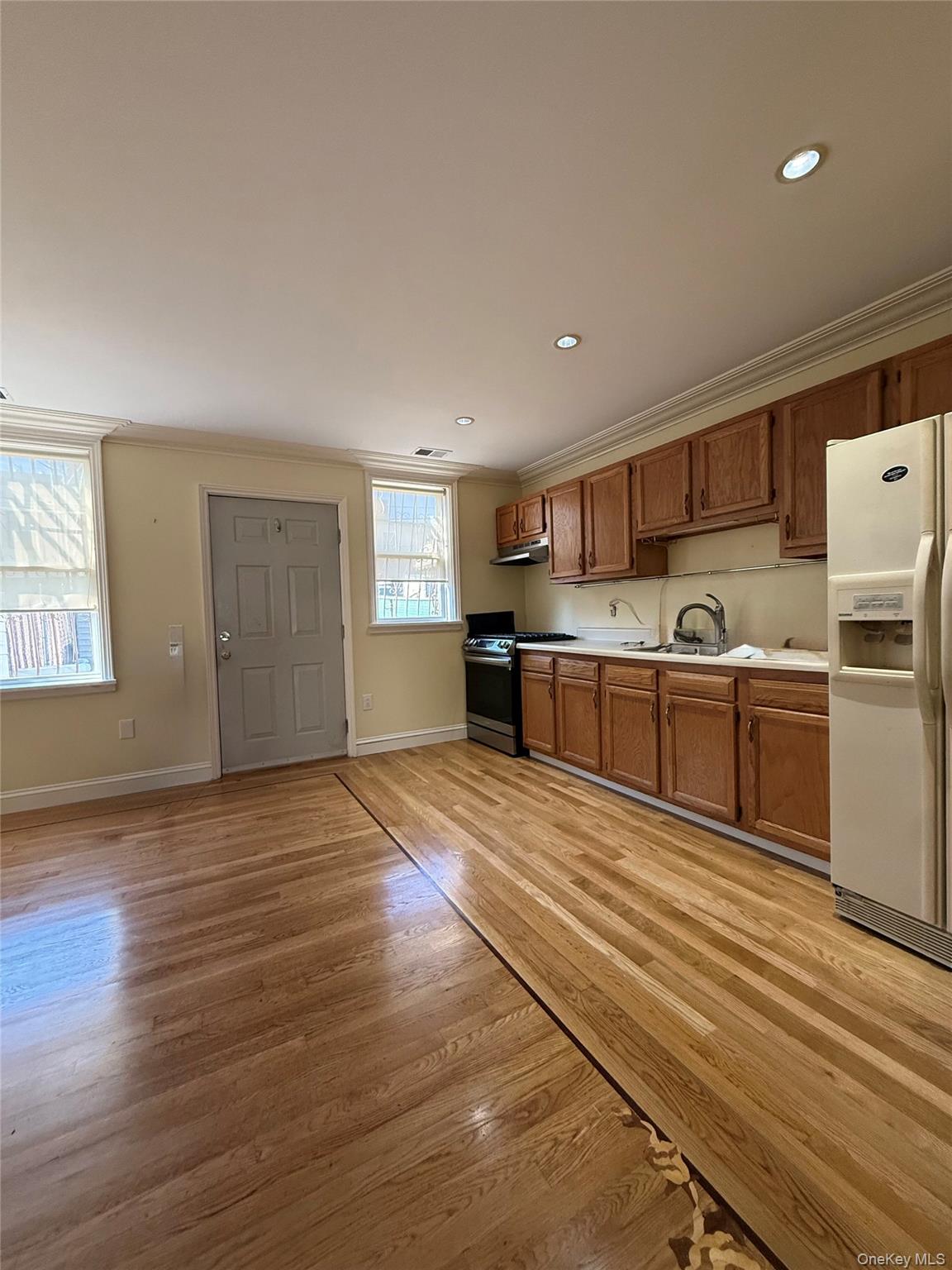 #2 photo, 406 Hinsdale Street, Brooklyn , NY 11207