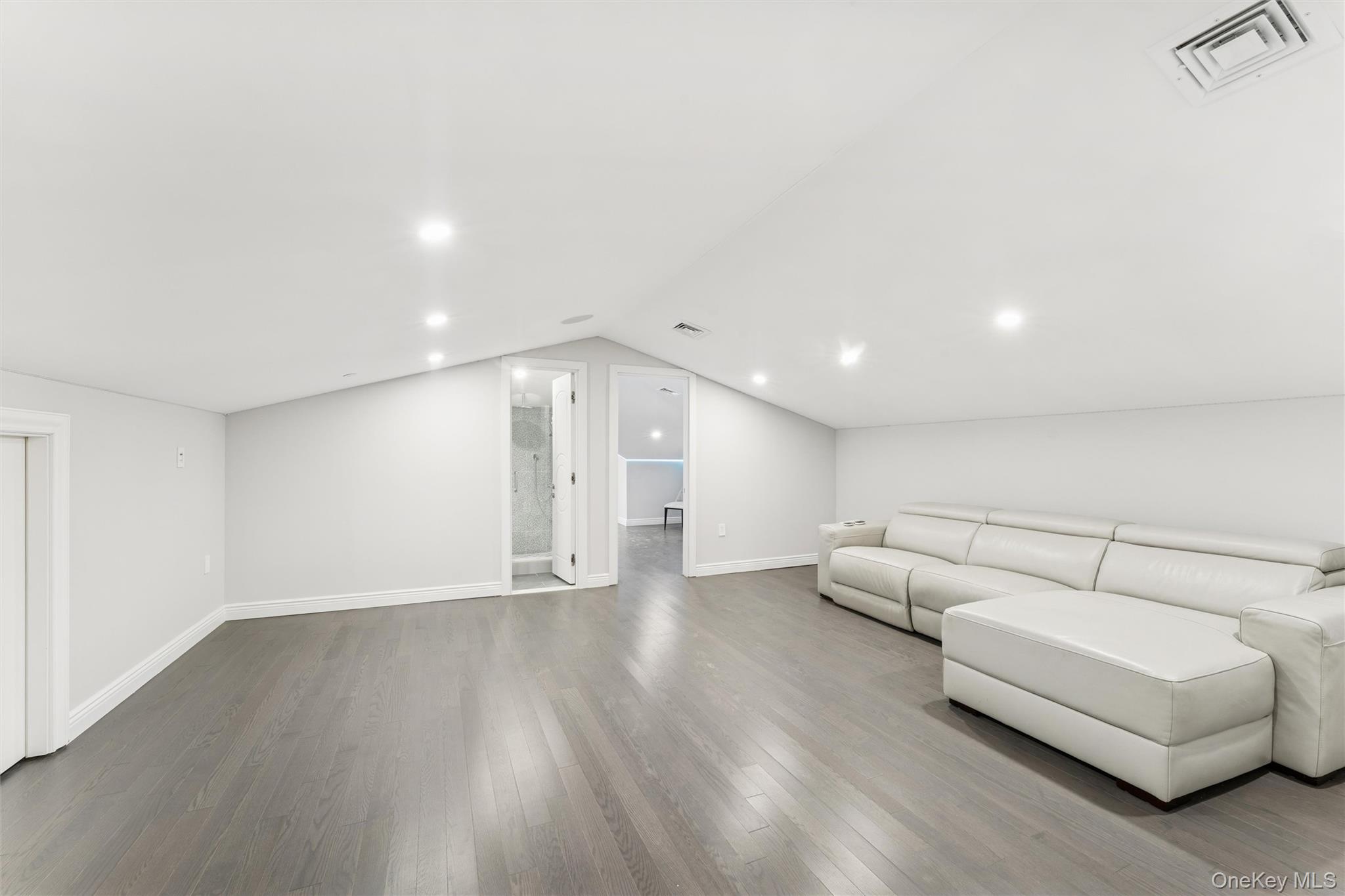 #20 photo, 81-05 139th Street, Briarwood , NY 11435