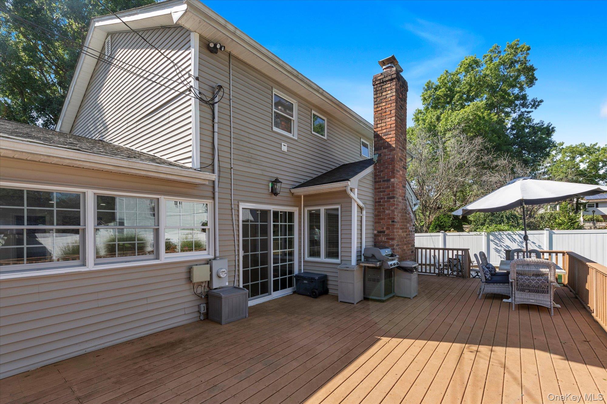 #16 photo, 702 10th Avenue, East Northport , NY 11731