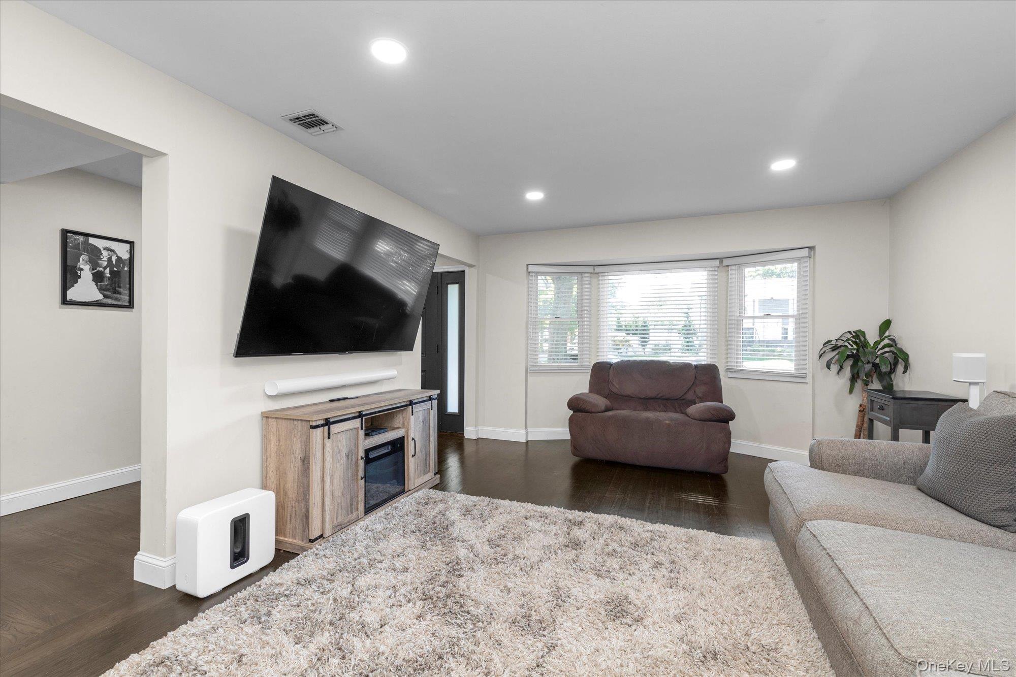 #2 photo, 702 10th Avenue, East Northport , NY 11731