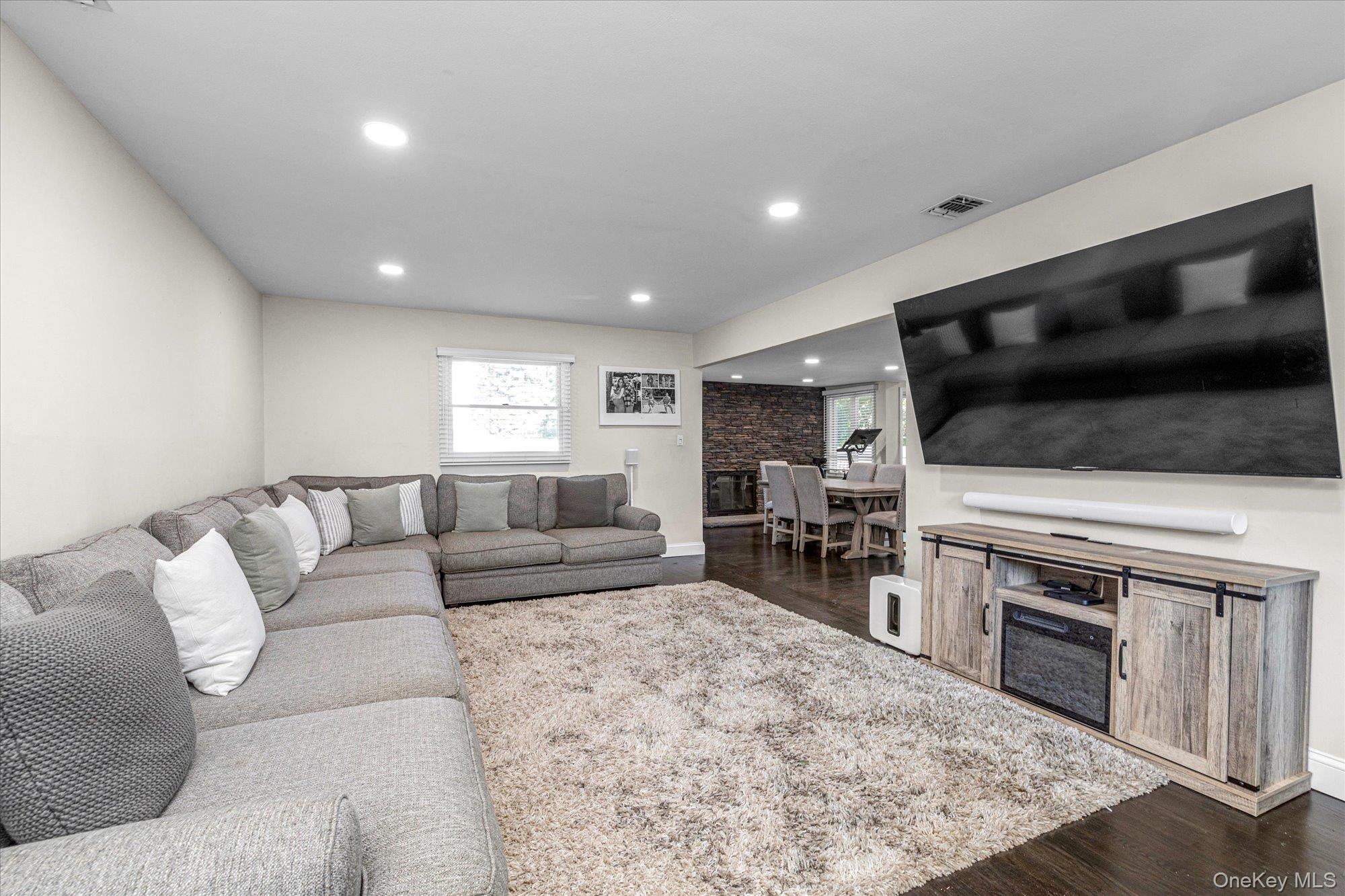 #3 photo, 702 10th Avenue, East Northport , NY 11731