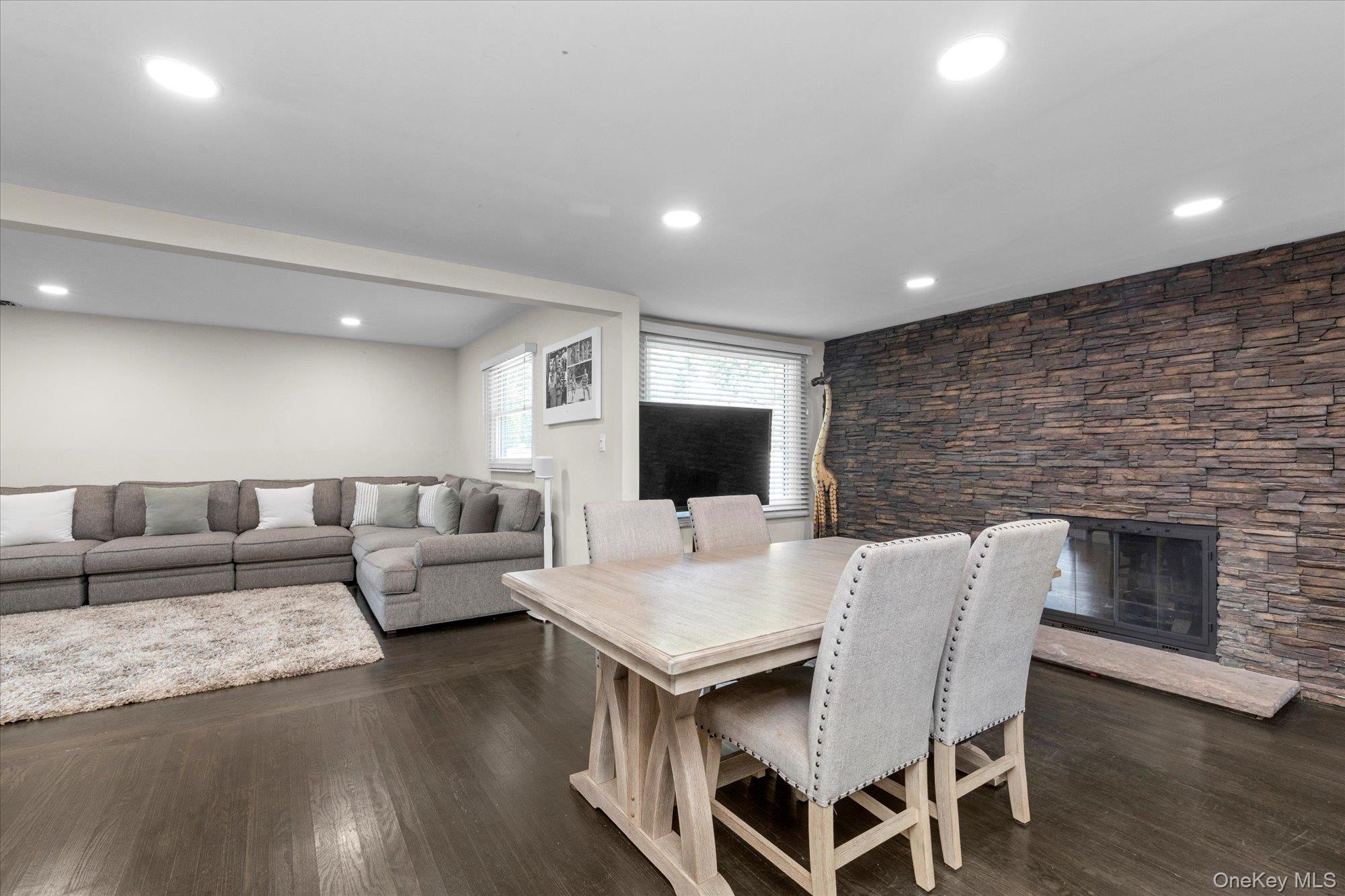 #4 photo, 702 10th Avenue, East Northport , NY 11731