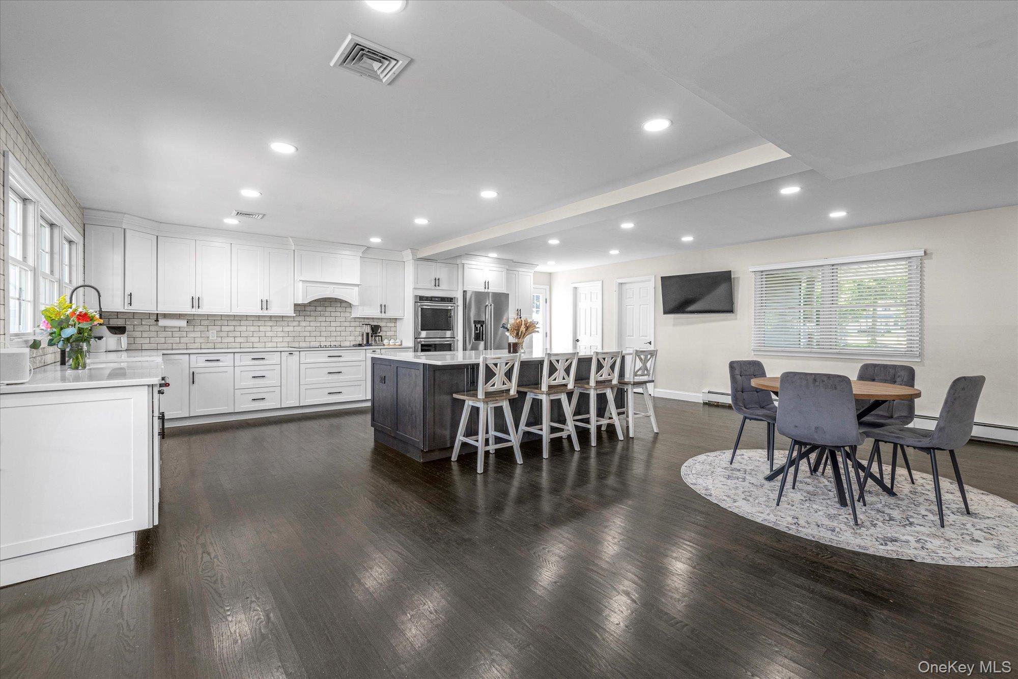 #7 photo, 702 10th Avenue, East Northport , NY 11731