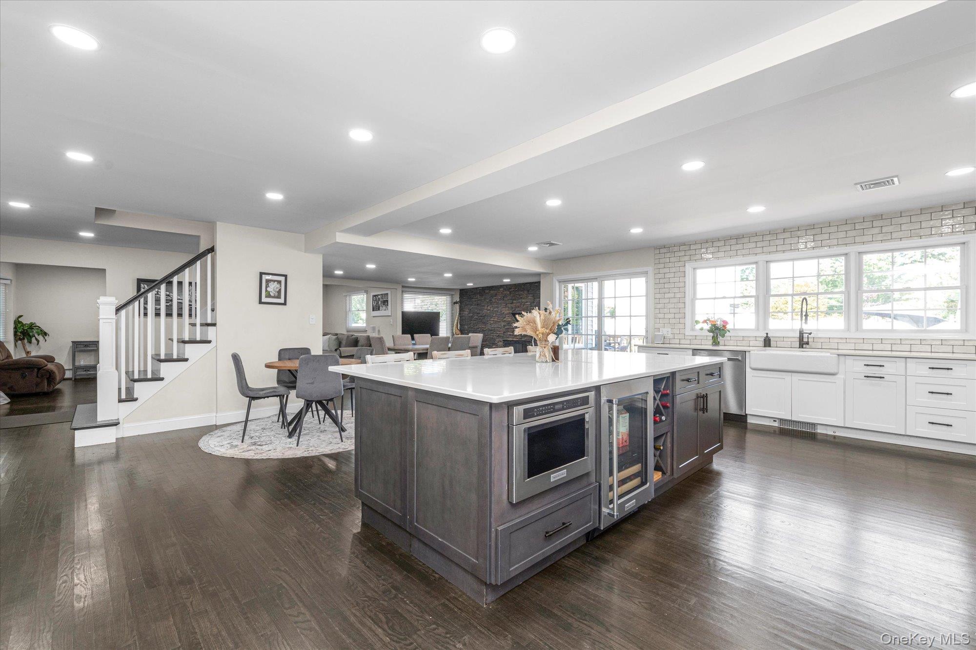 #8 photo, 702 10th Avenue, East Northport , NY 11731