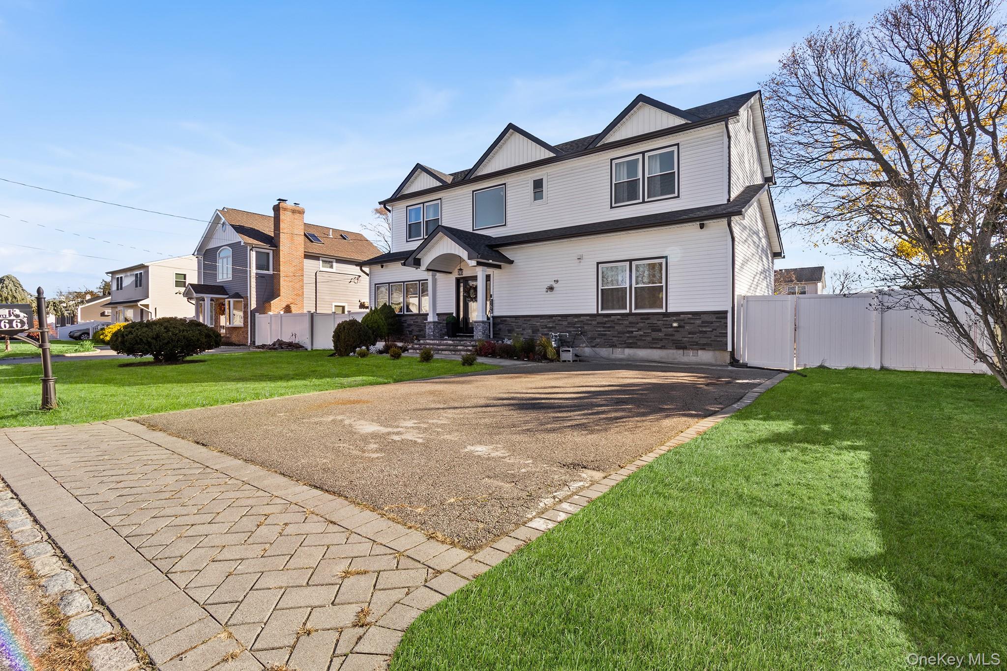 #1 photo, 166 17th Street, West Babylon , NY 11704