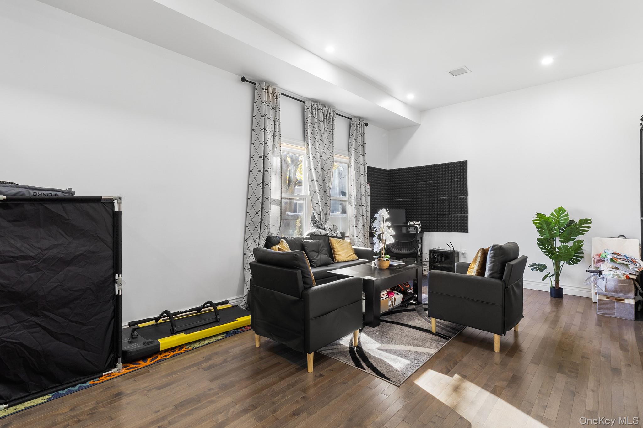 #18 photo, 166 17th Street, West Babylon , NY 11704