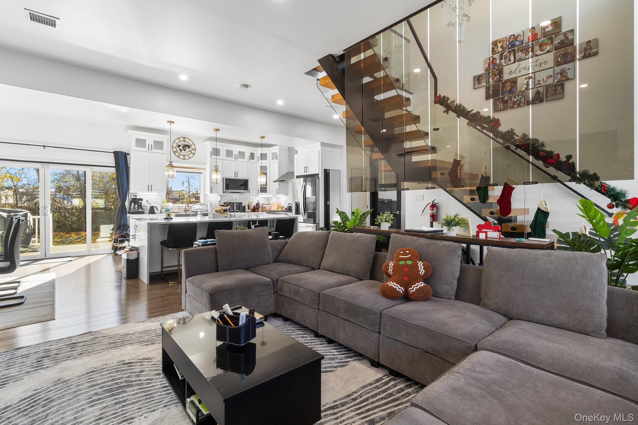 #7 photo, 166 17th Street, West Babylon , NY 11704